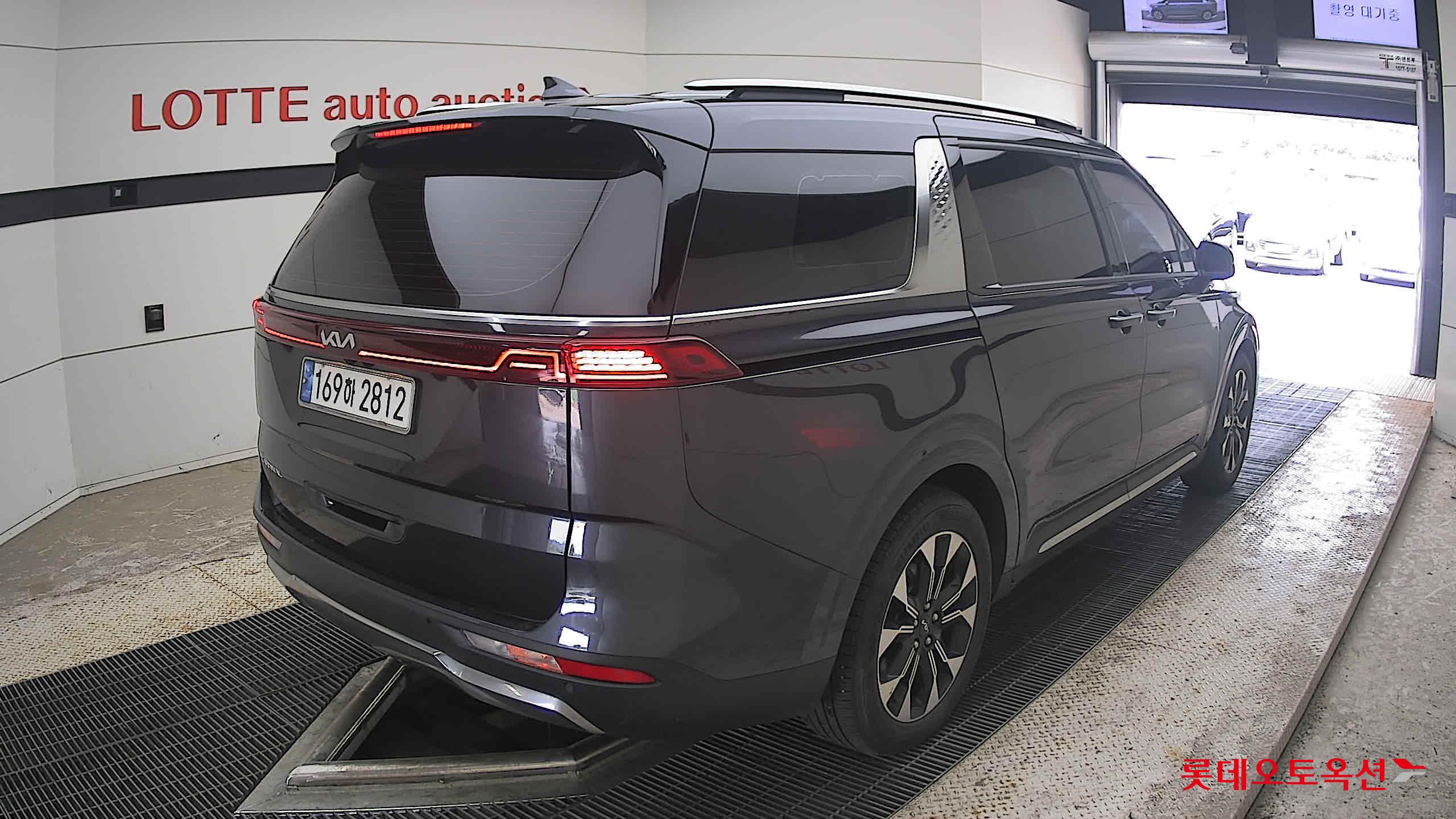 2022 - kia carnival