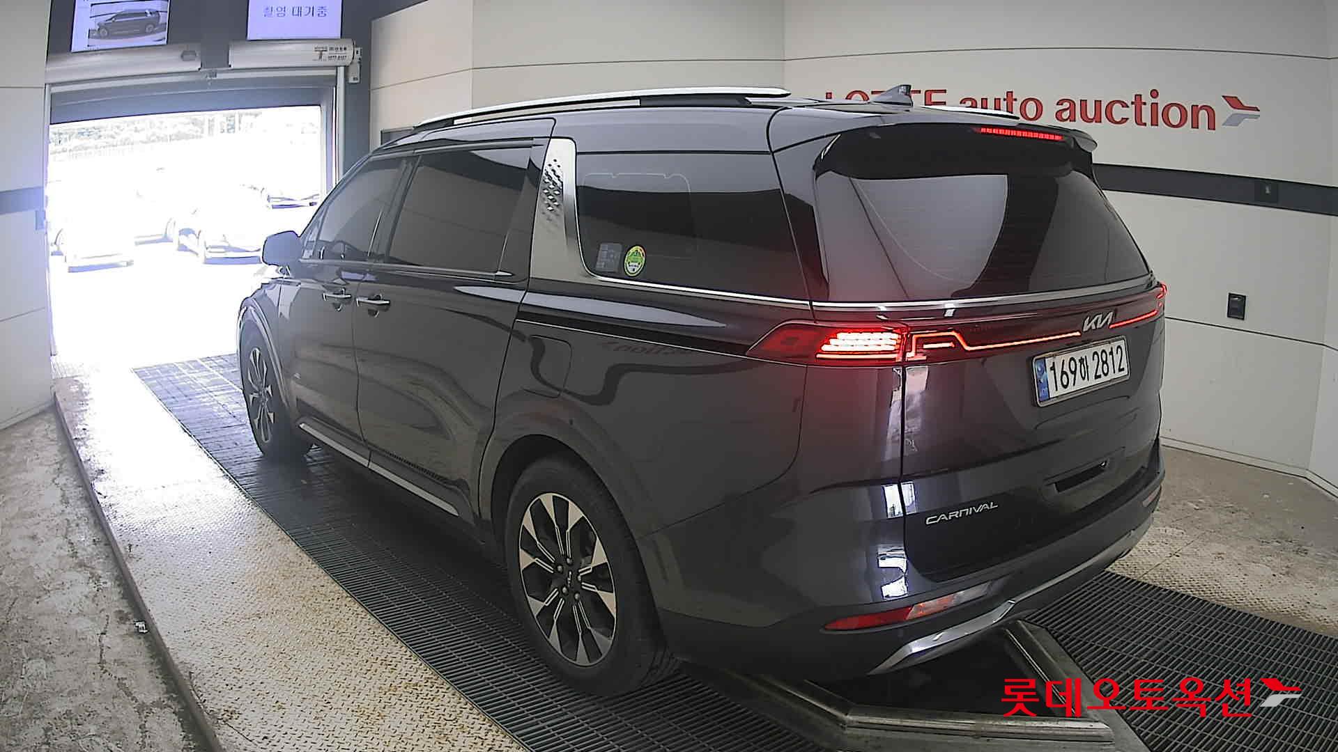 2022 - kia carnival