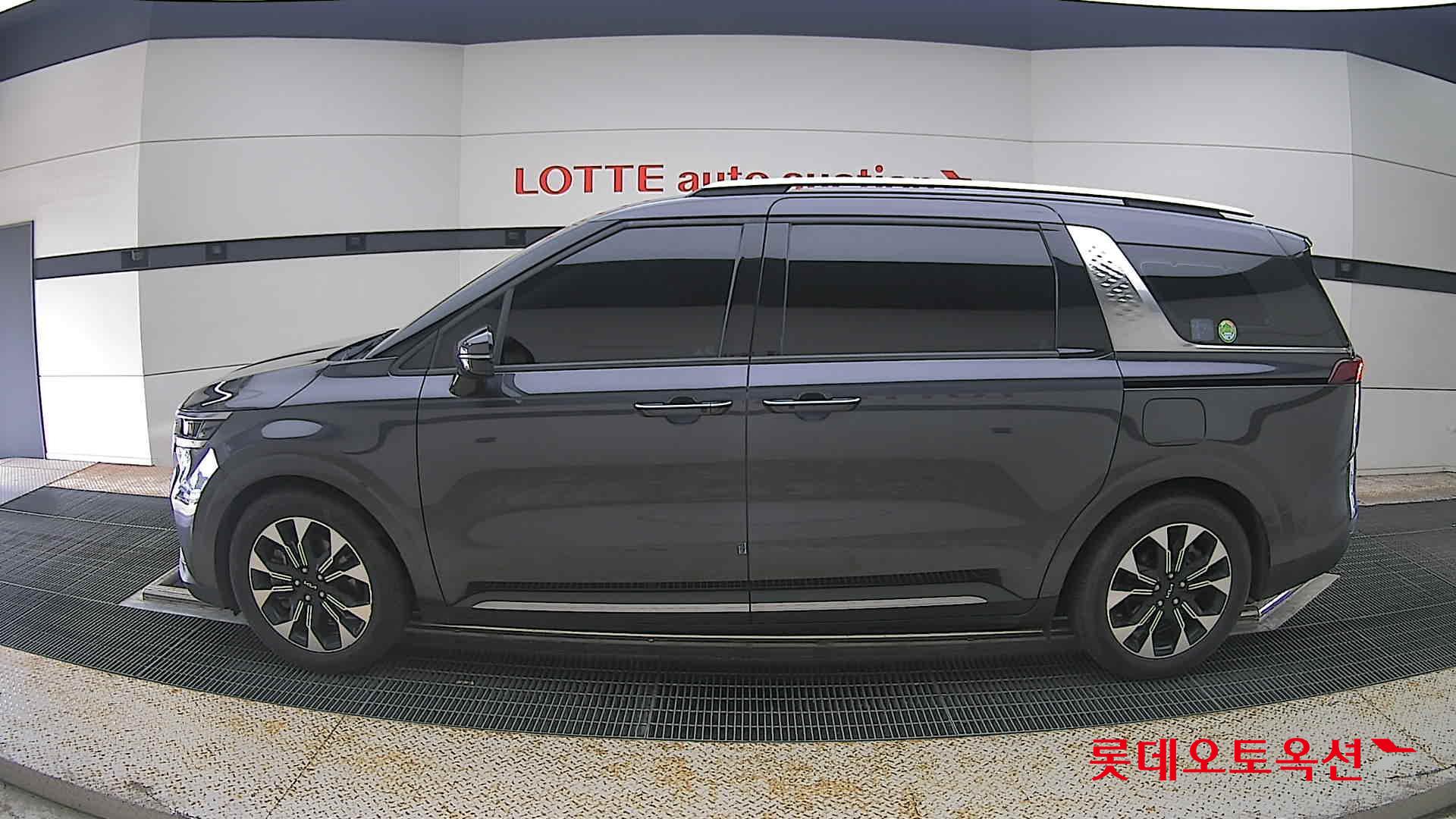 2022 - kia carnival