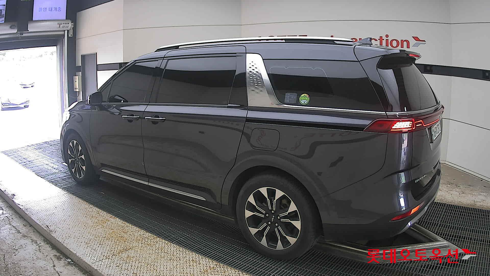 2022 - kia carnival