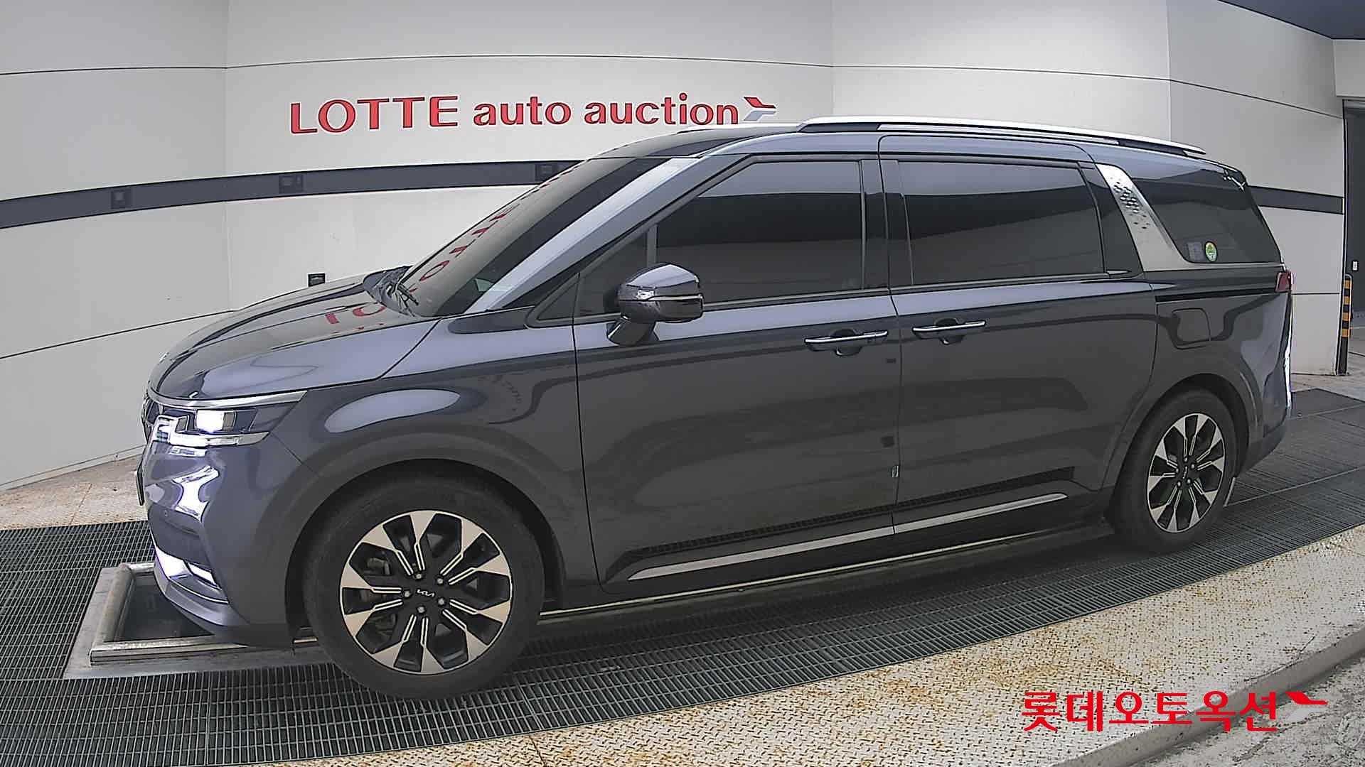 2022 - kia carnival