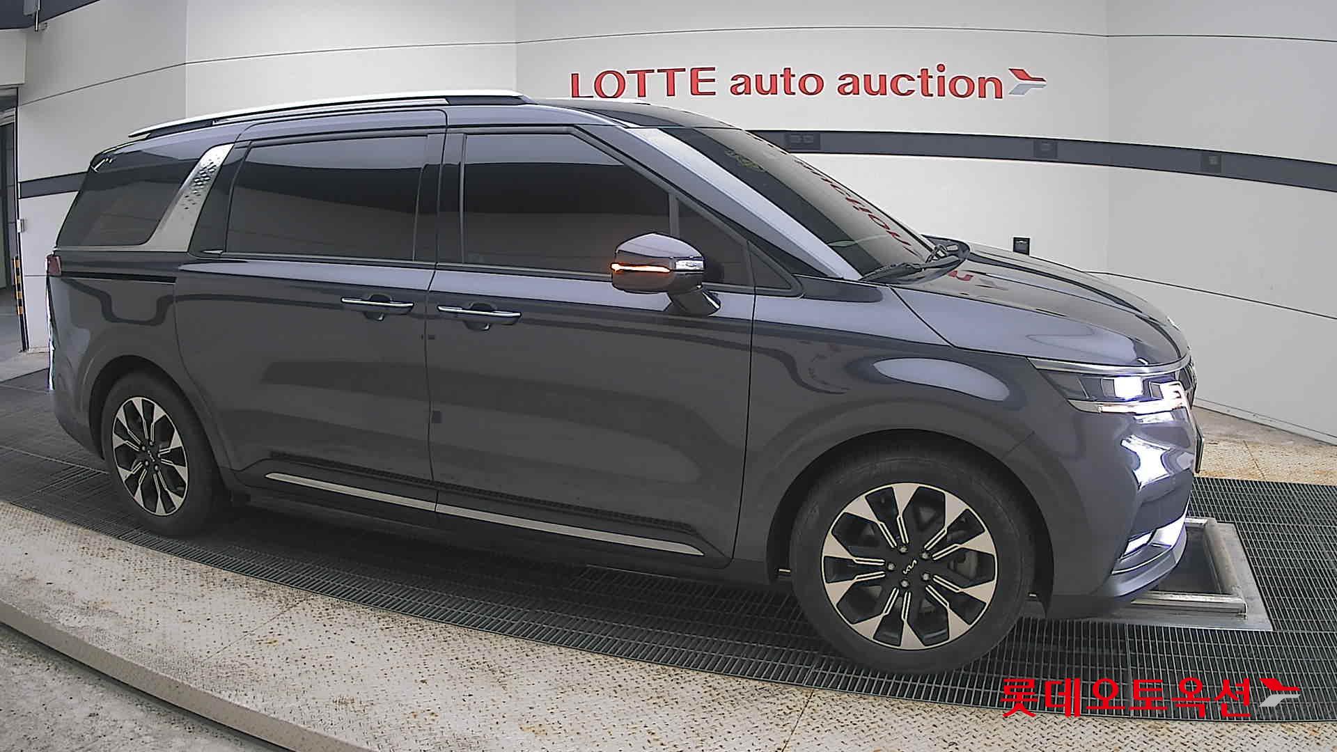 2022 - kia carnival
