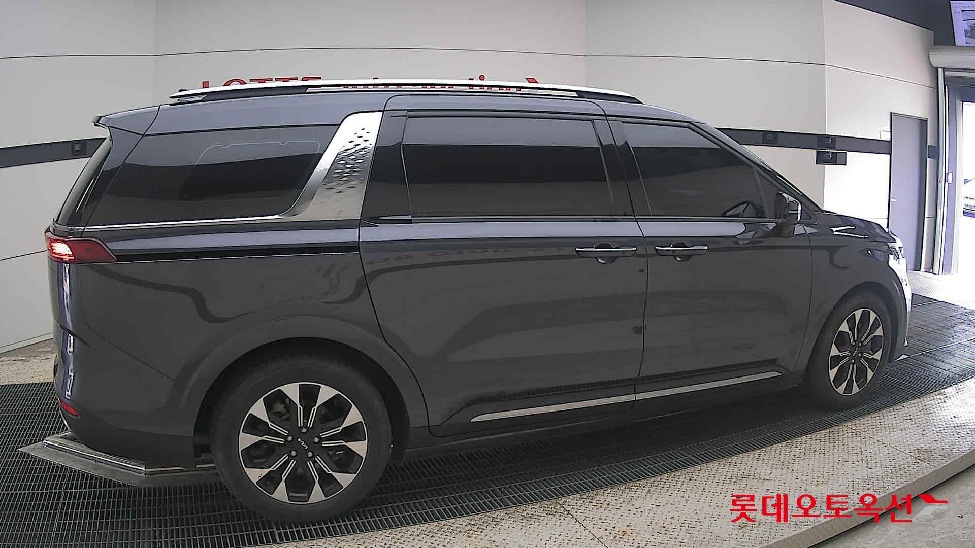 2022 - kia carnival