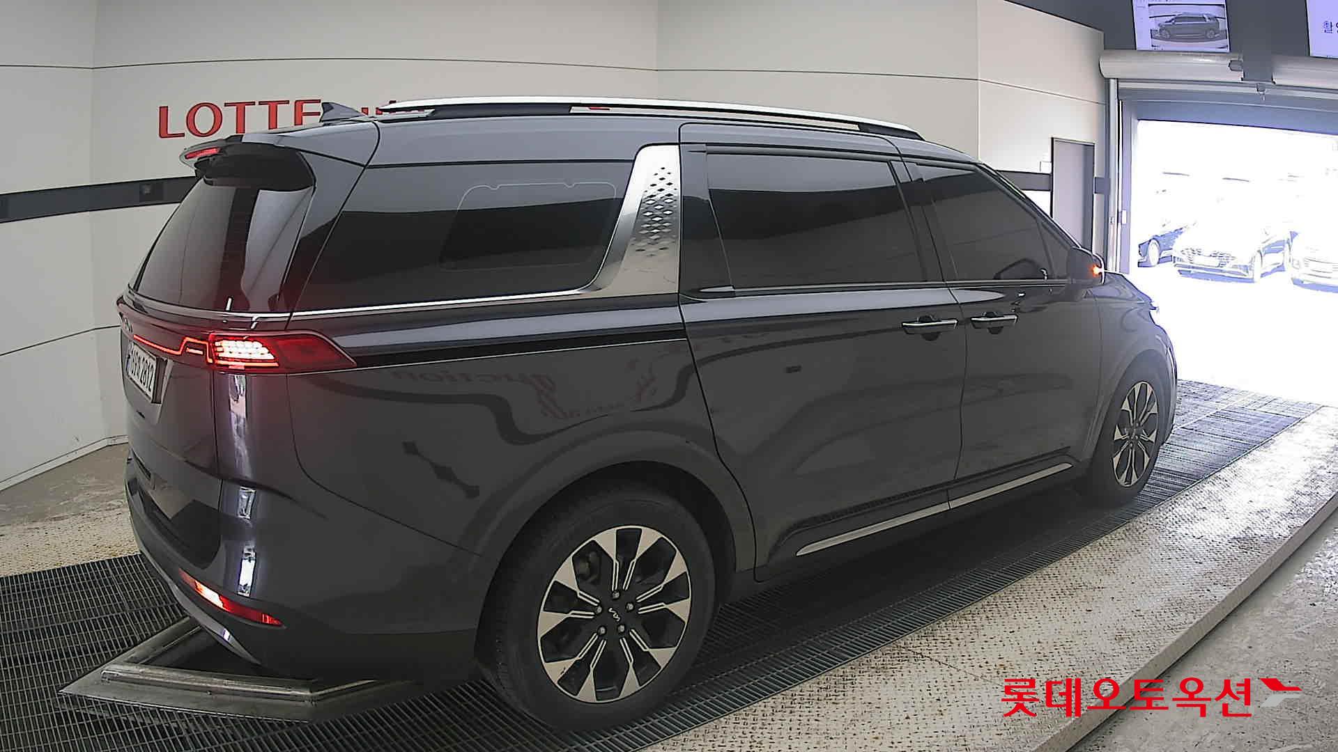 2022 - kia carnival