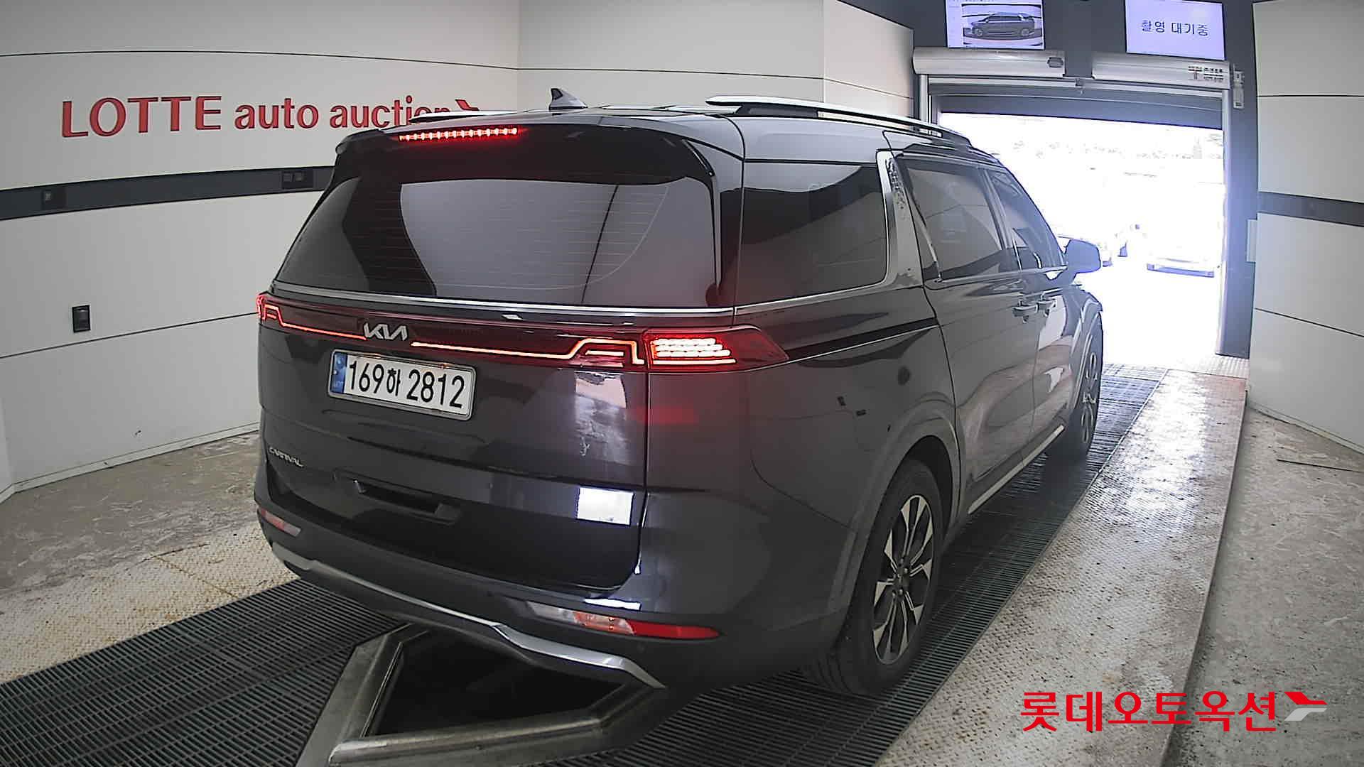 2022 - kia carnival