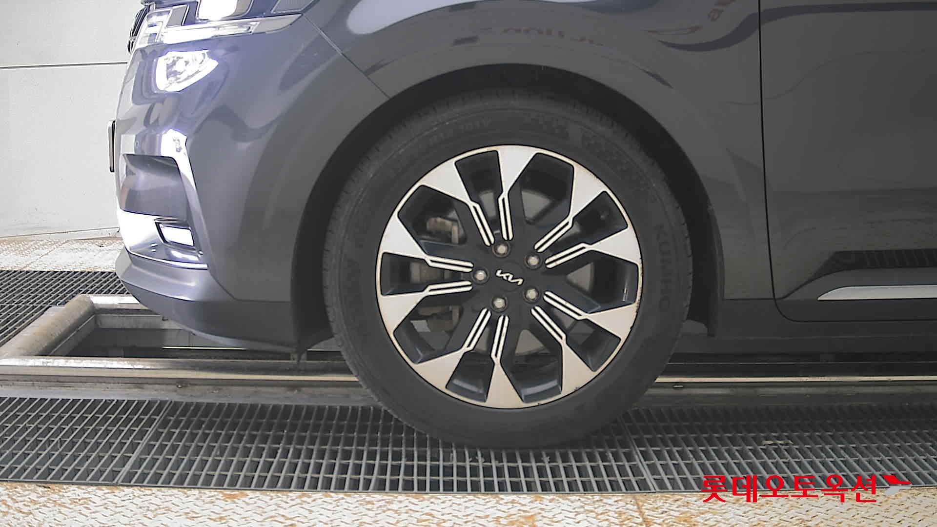 2022 - kia carnival