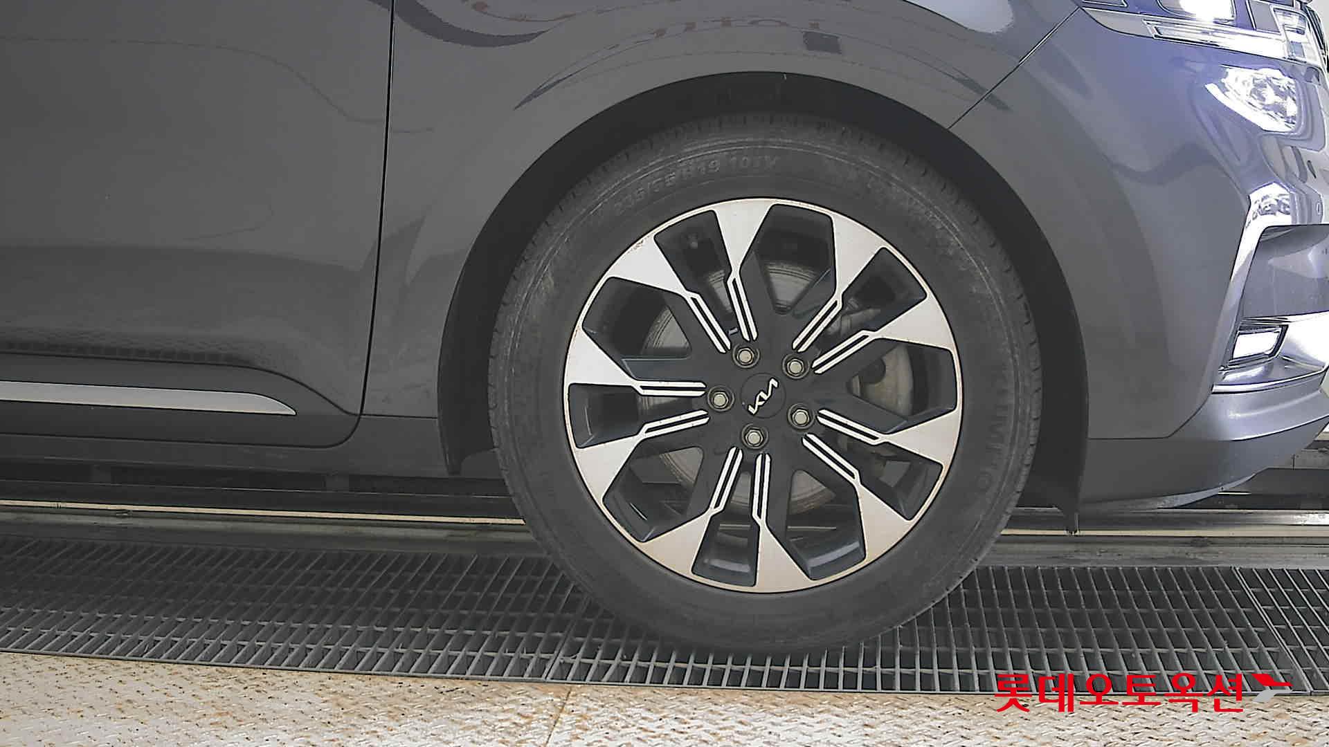 2022 - kia carnival