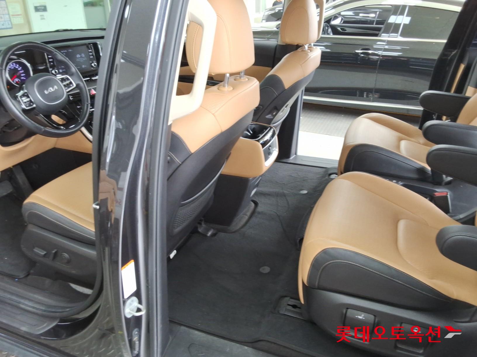 2022 - kia carnival
