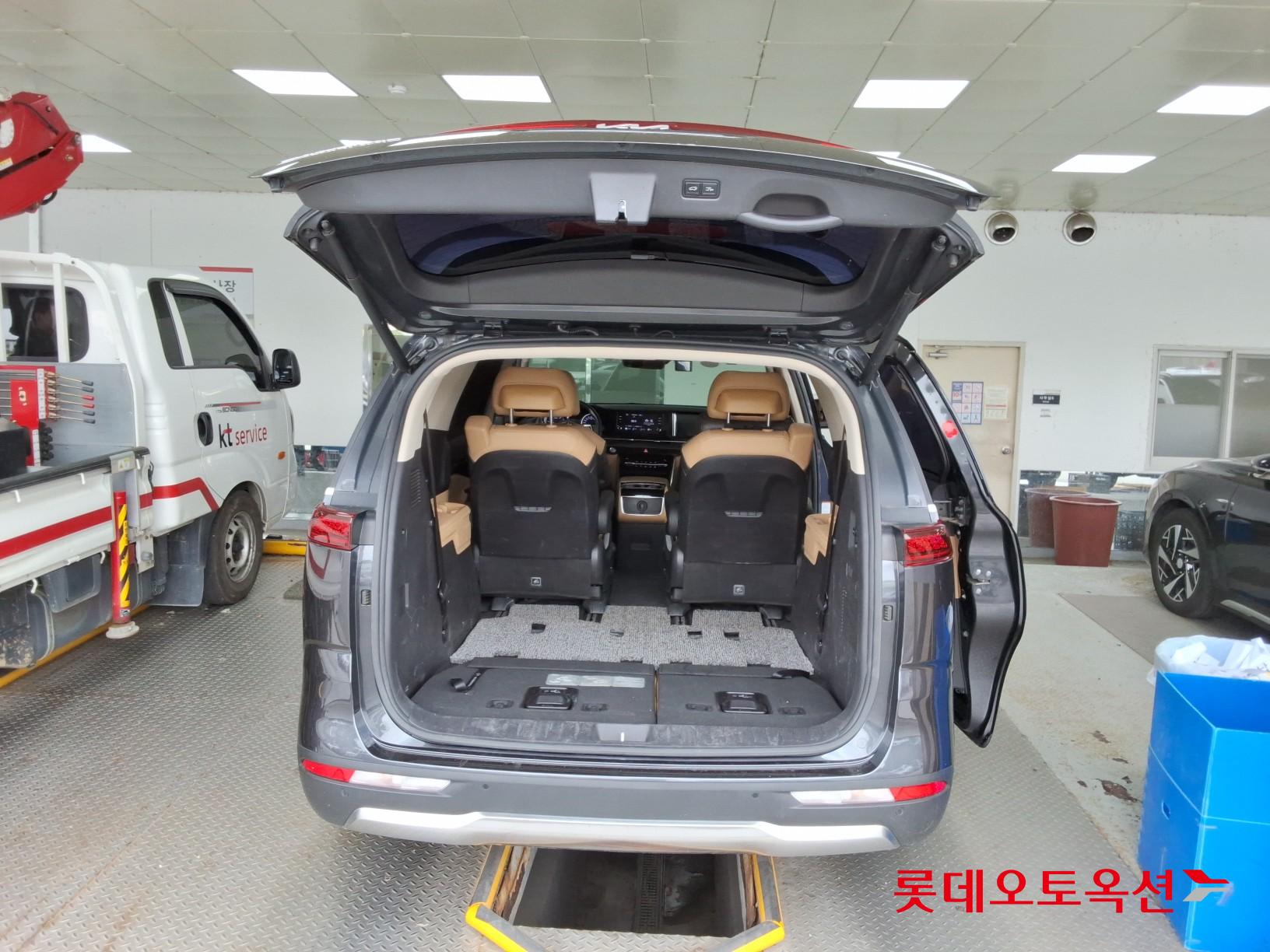 2022 - kia carnival