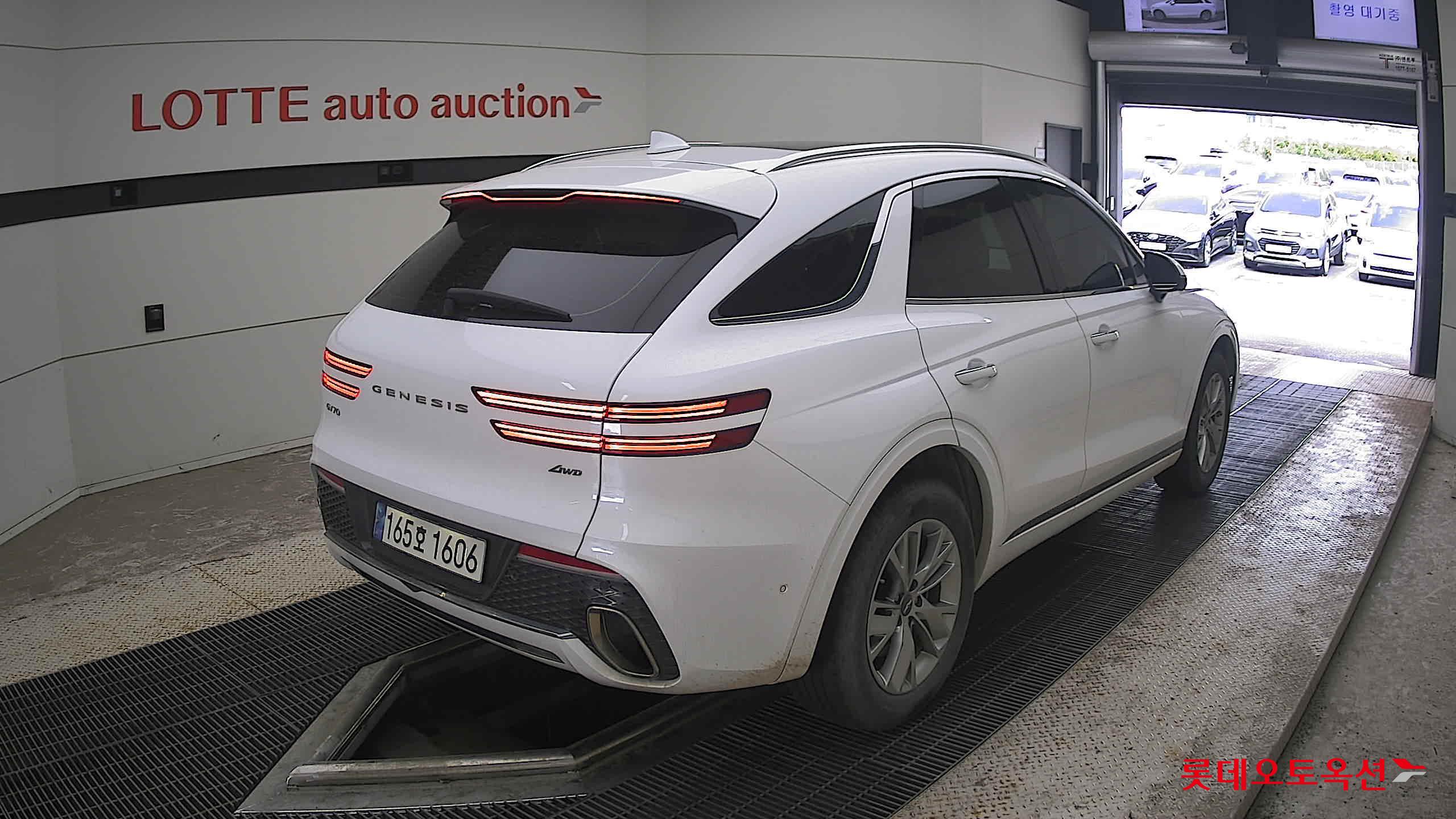 2021 - genesis gv70