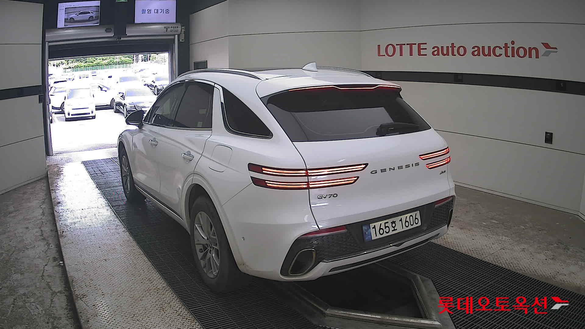 2021 - genesis gv70