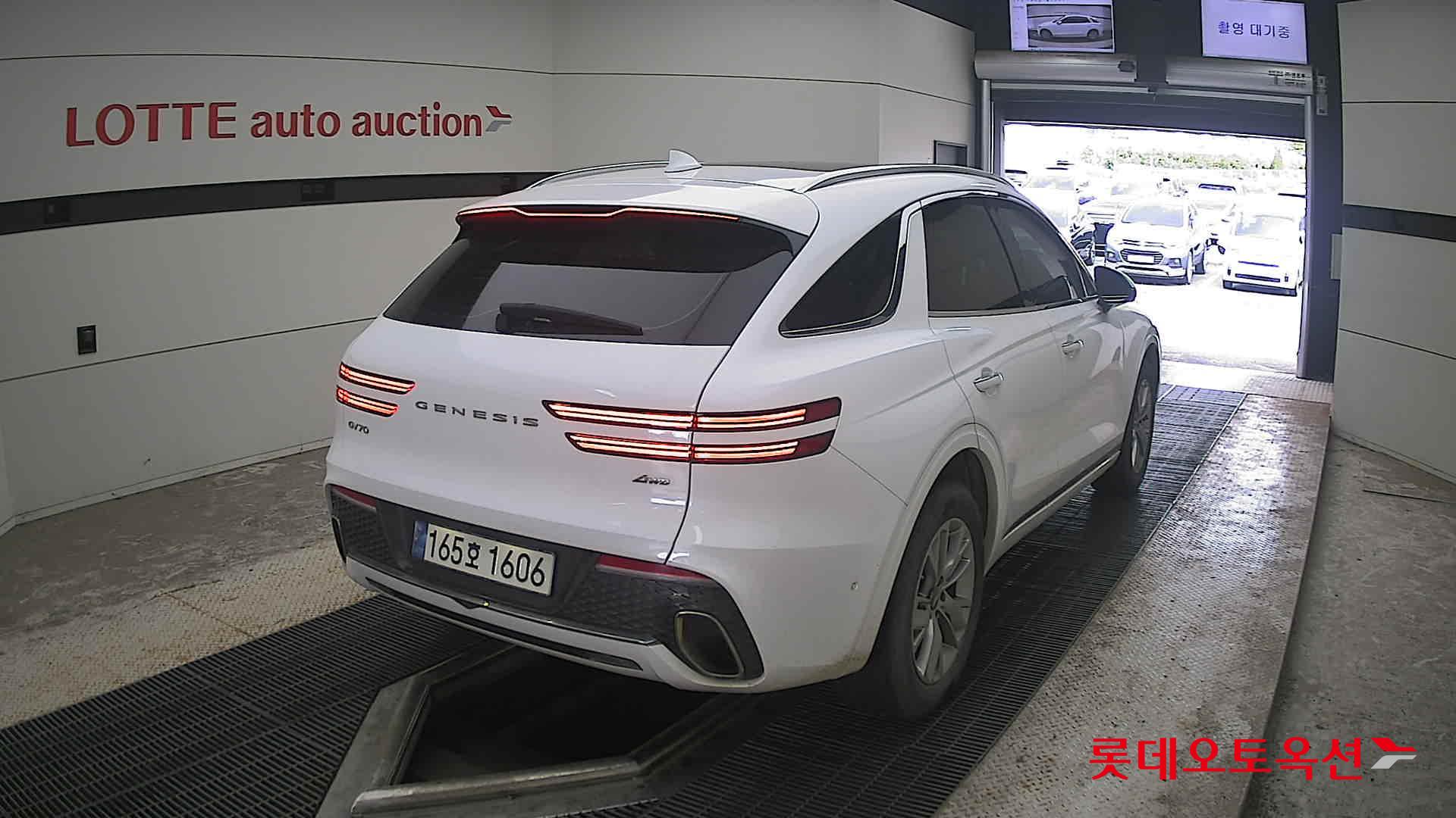 2021 - genesis gv70