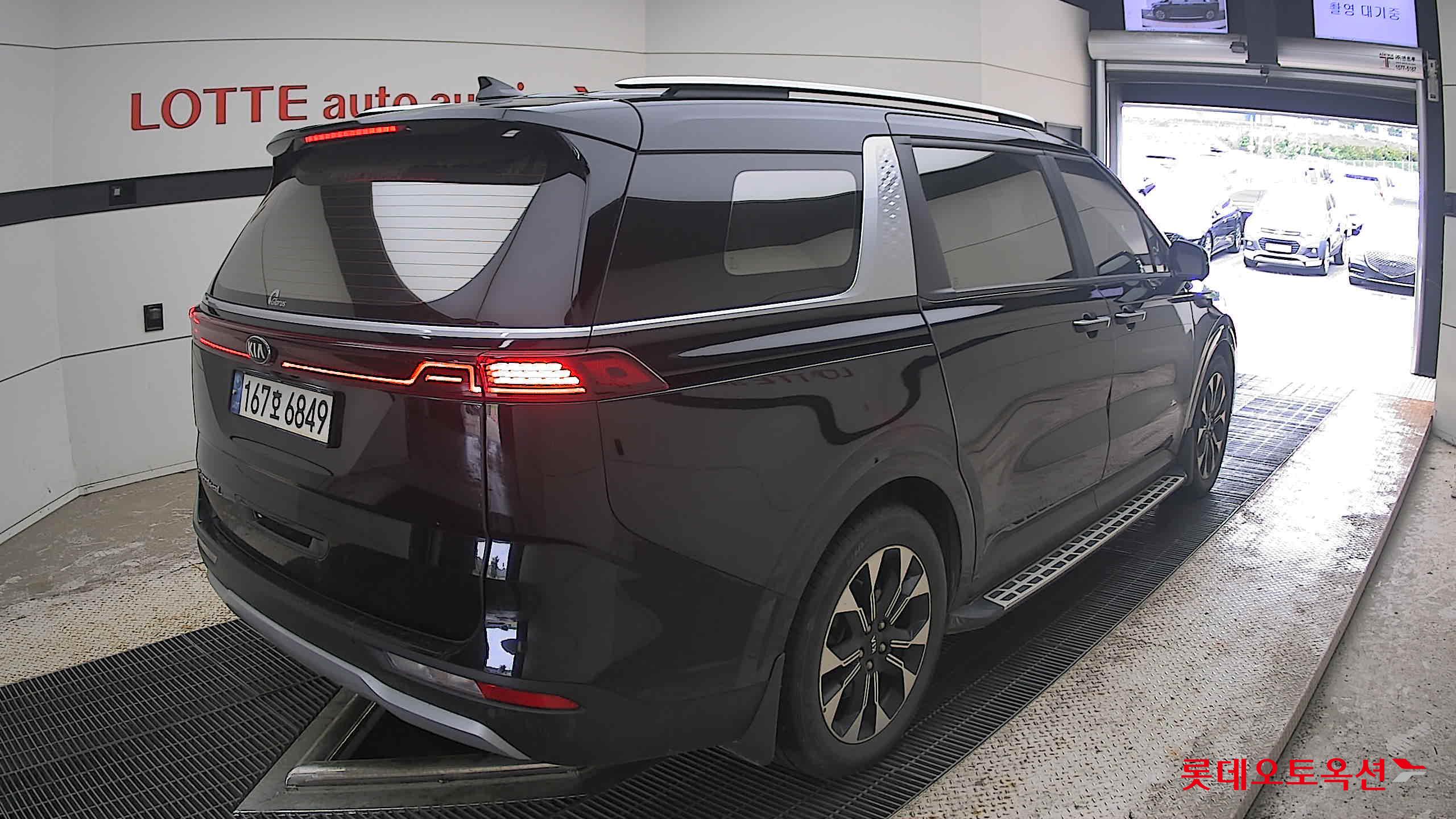 2021 - kia carnival