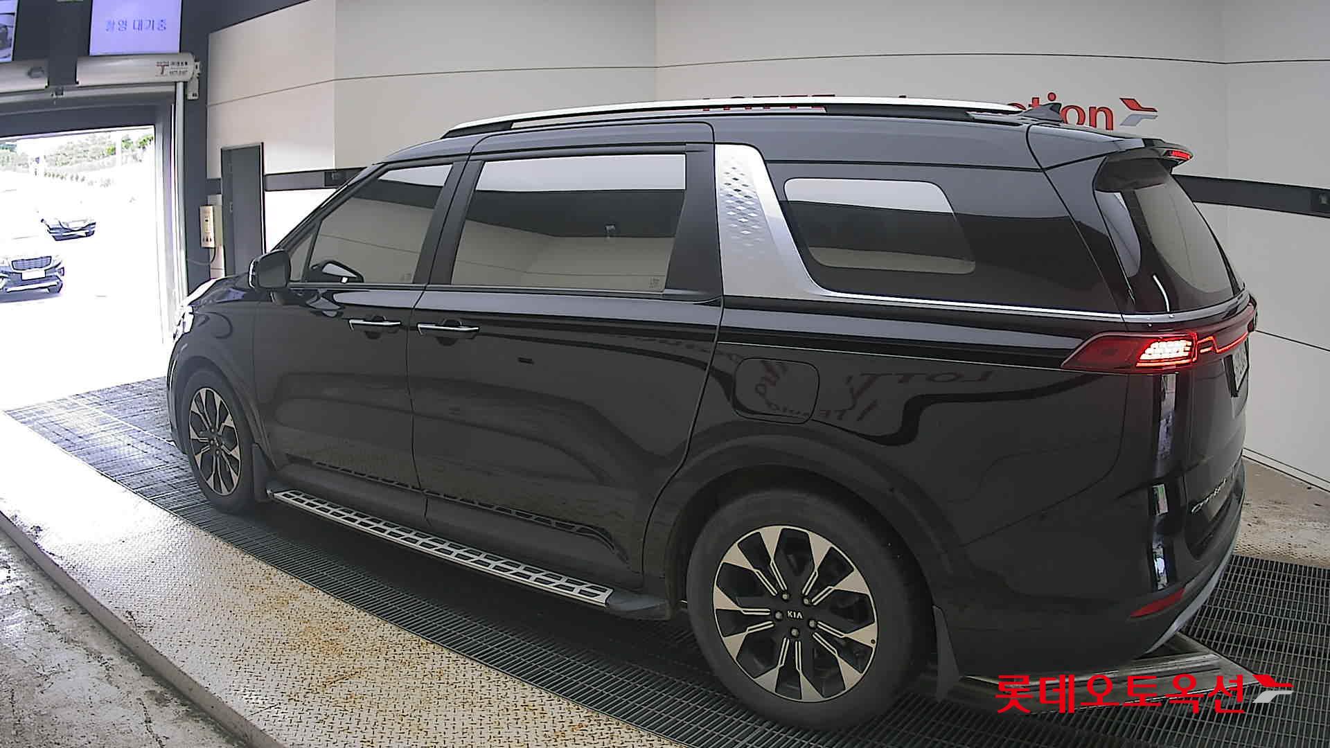2021 - kia carnival