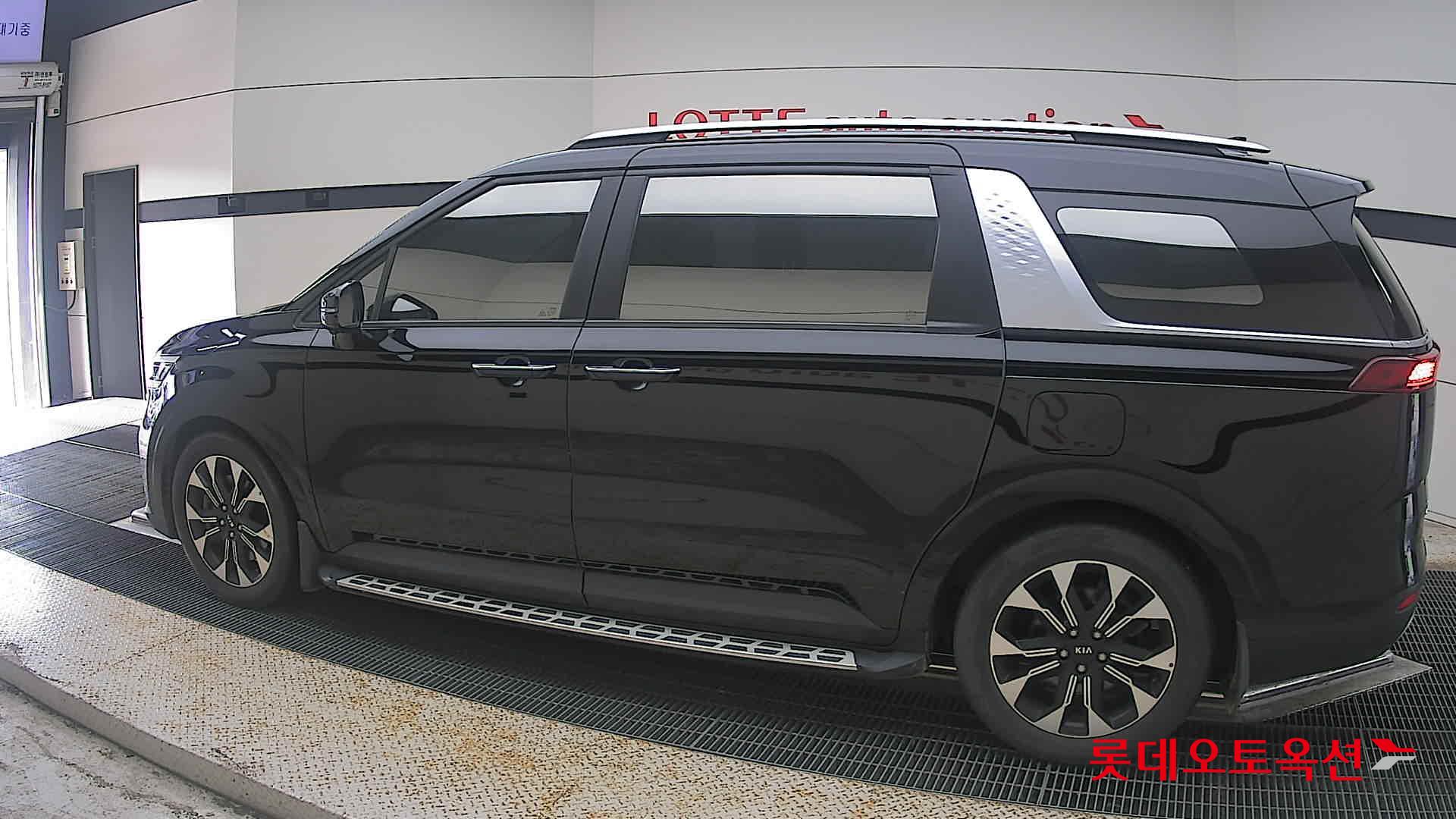 2021 - kia carnival