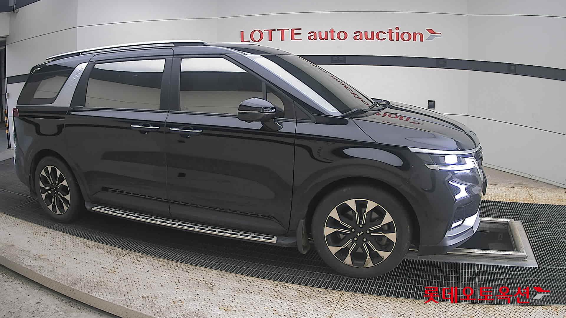 2021 - kia carnival