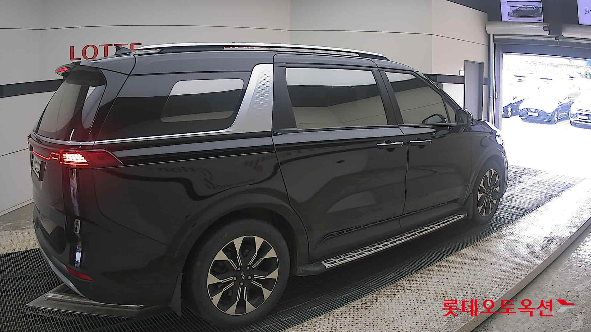 2021 - kia carnival