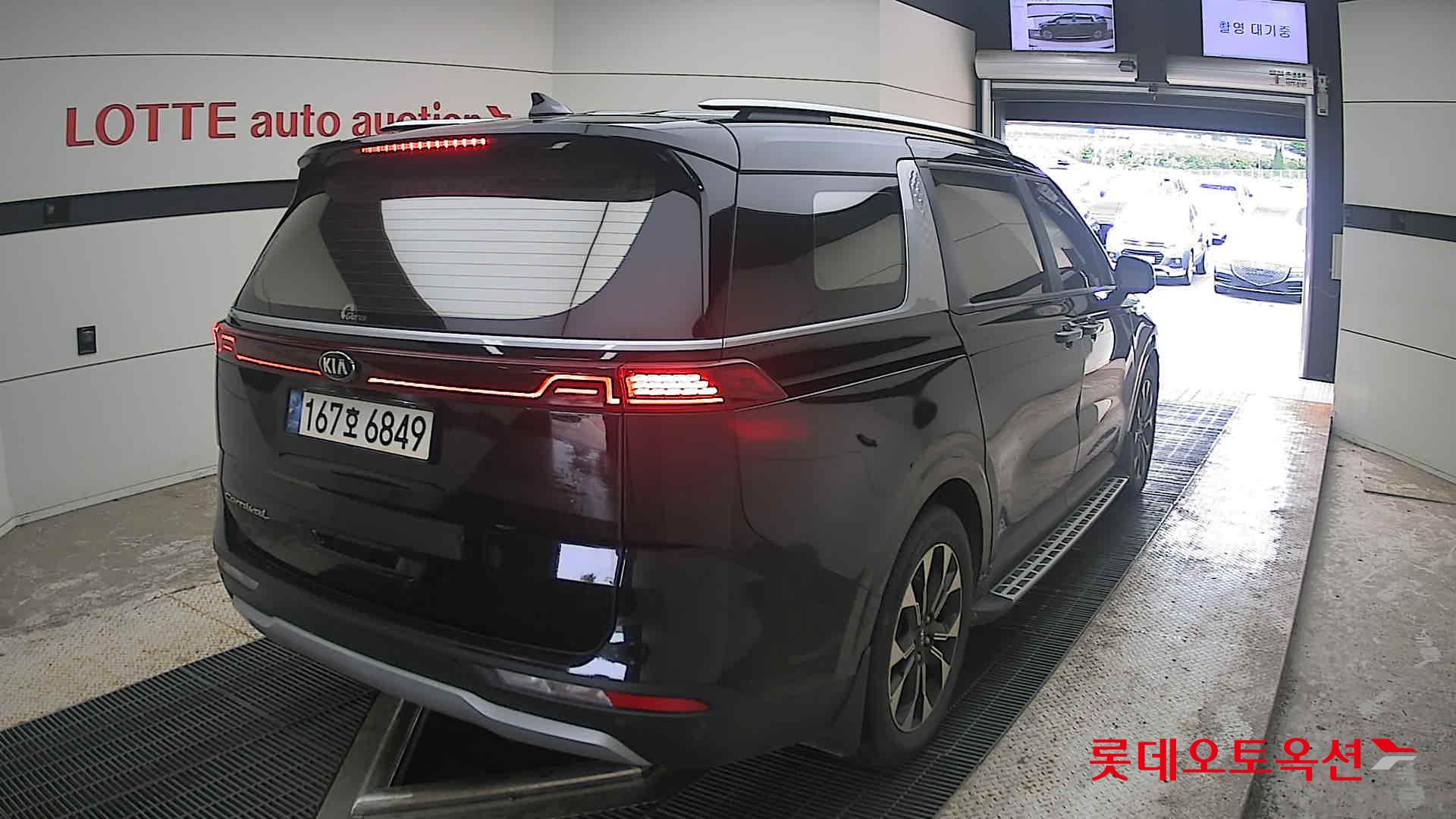 2021 - kia carnival