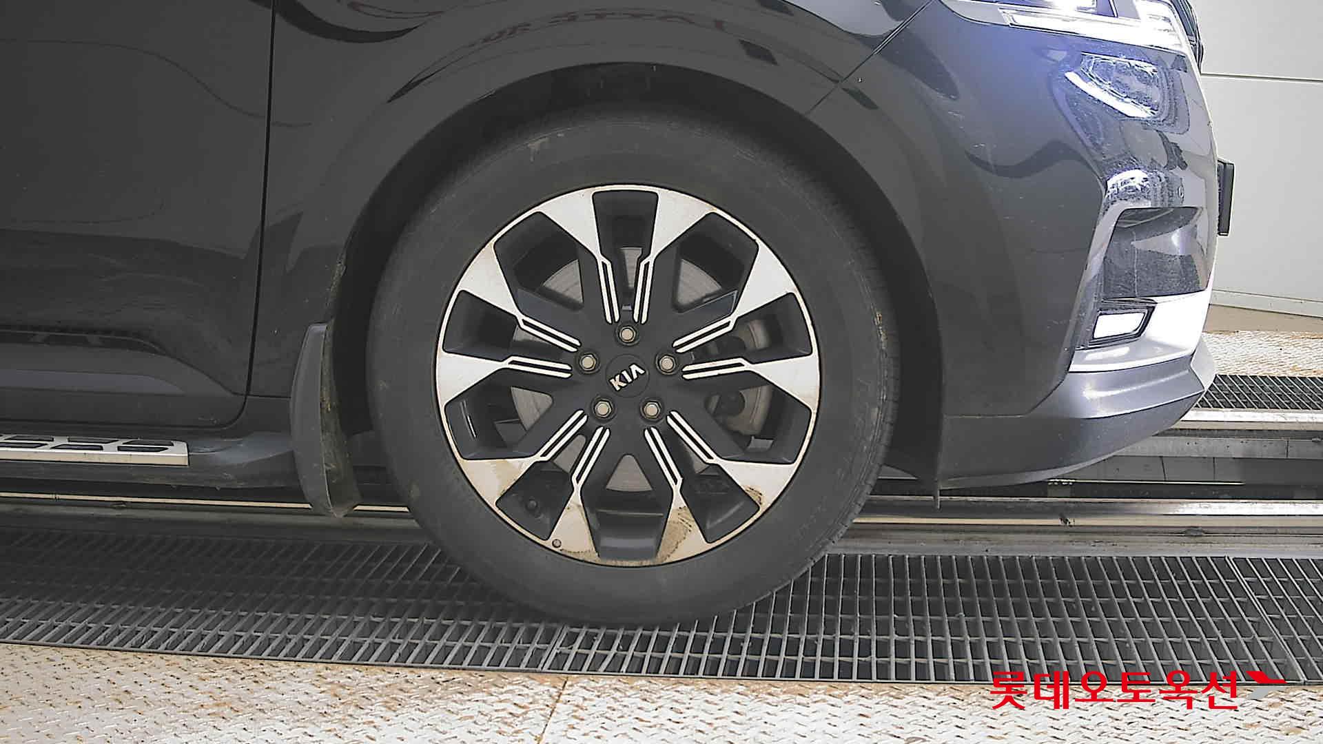 2021 - kia carnival