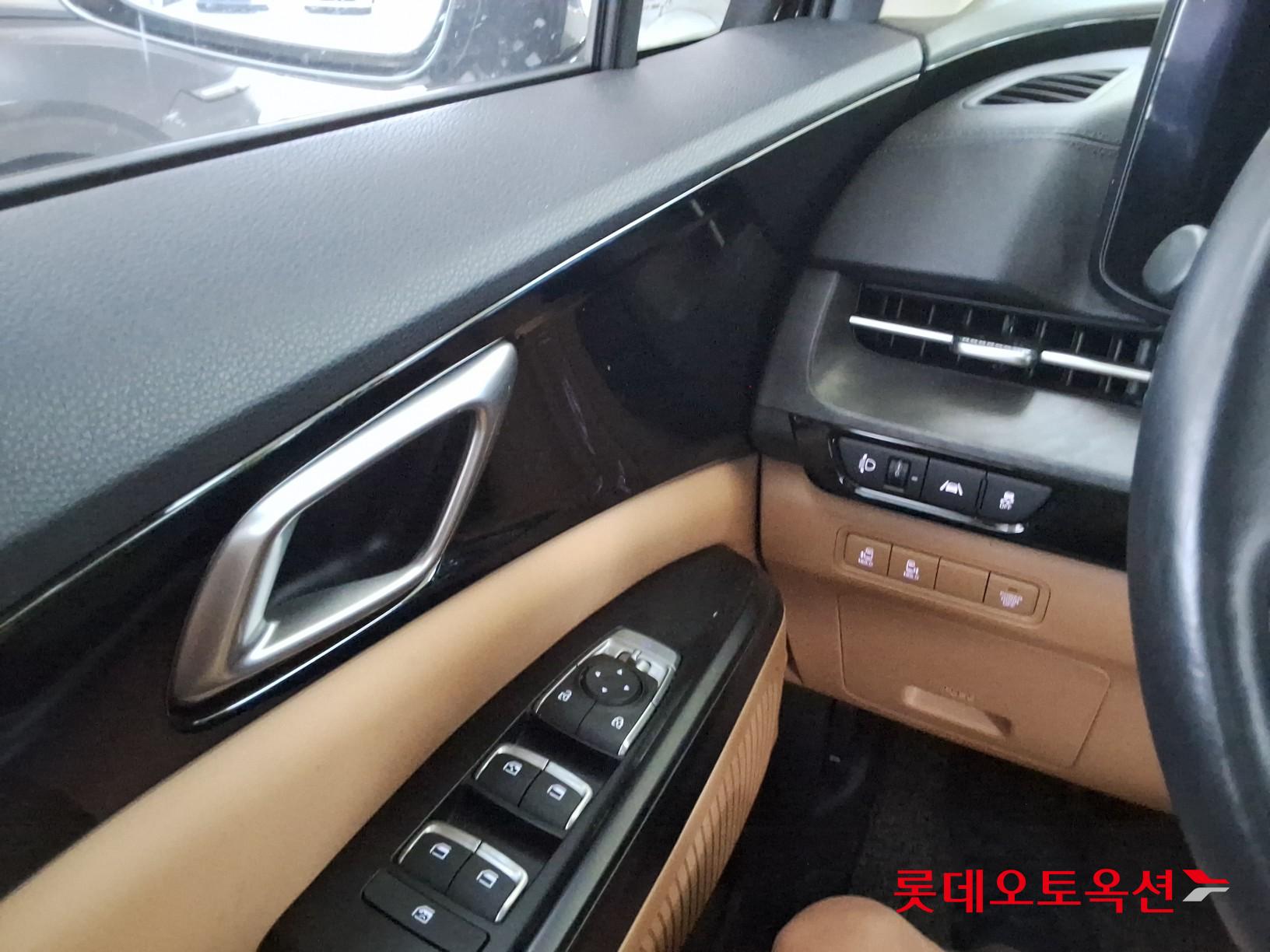 2021 - kia carnival