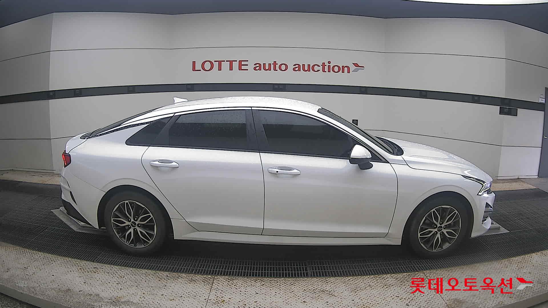 2022 - kia k5