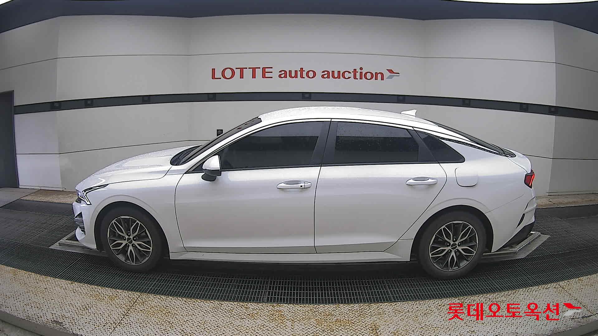 2022 - kia k5