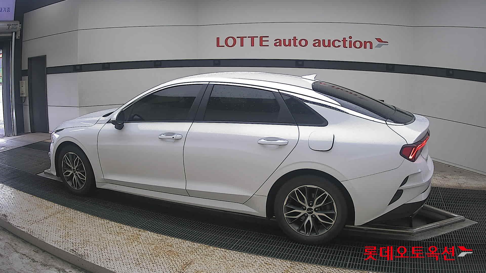2022 - kia k5