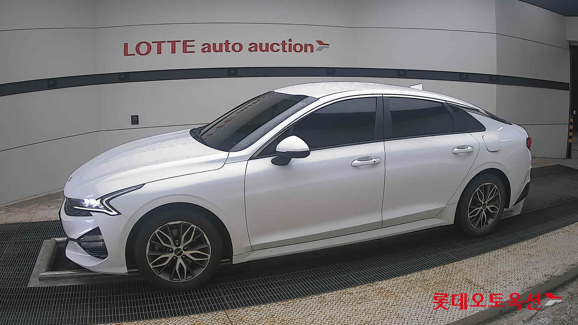 2022 - kia k5