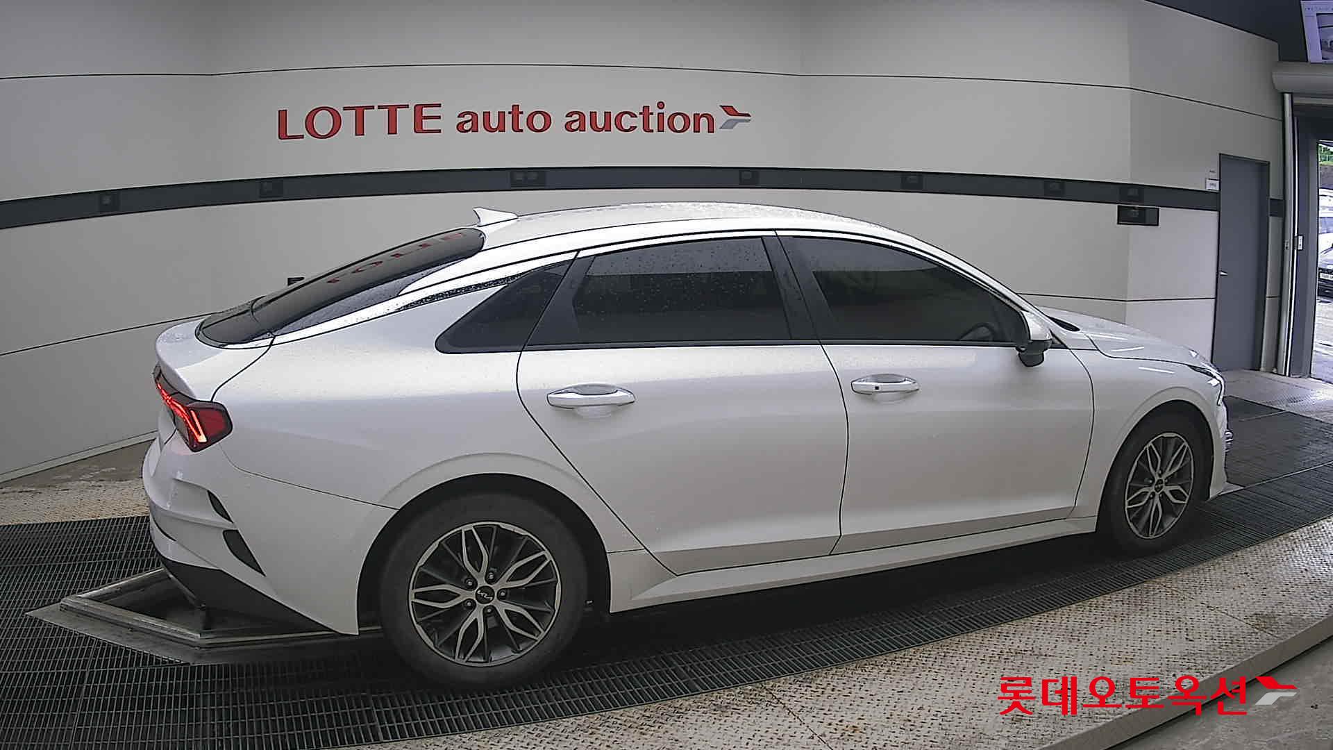2022 - kia k5