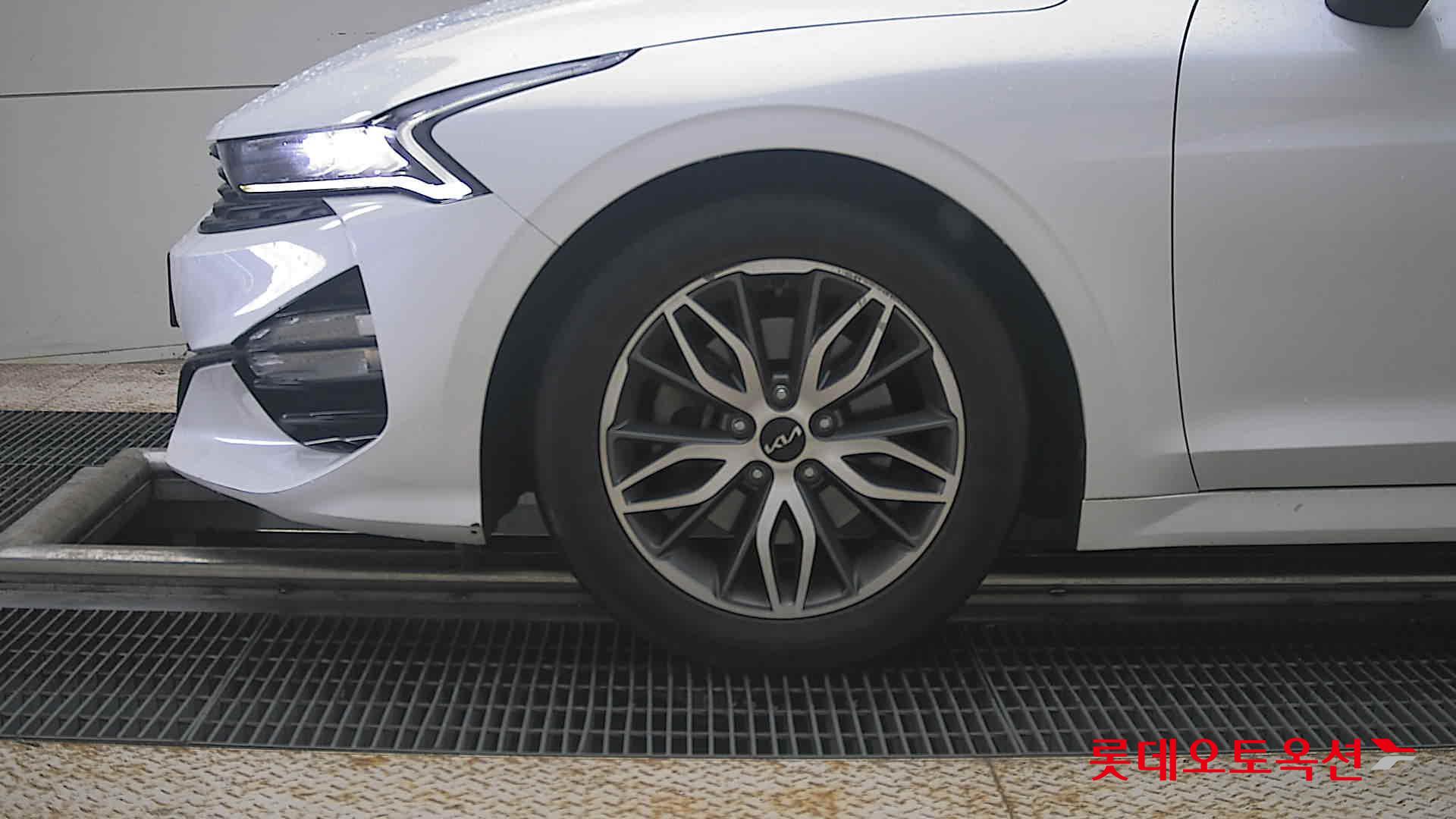 2022 - kia k5