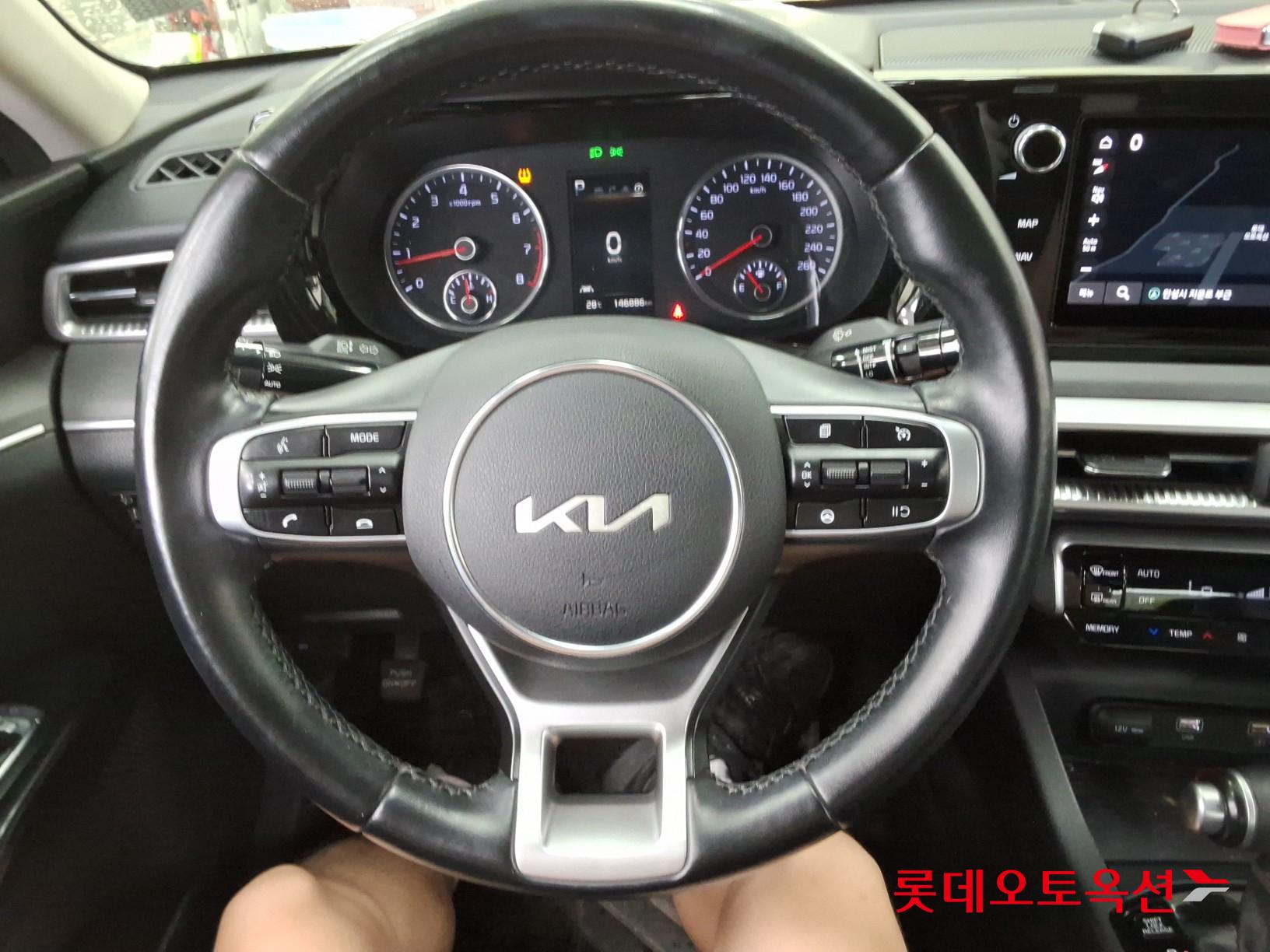 2022 - kia k5