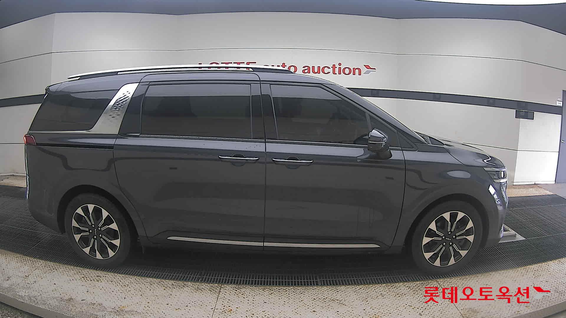 2023 - kia carnival
