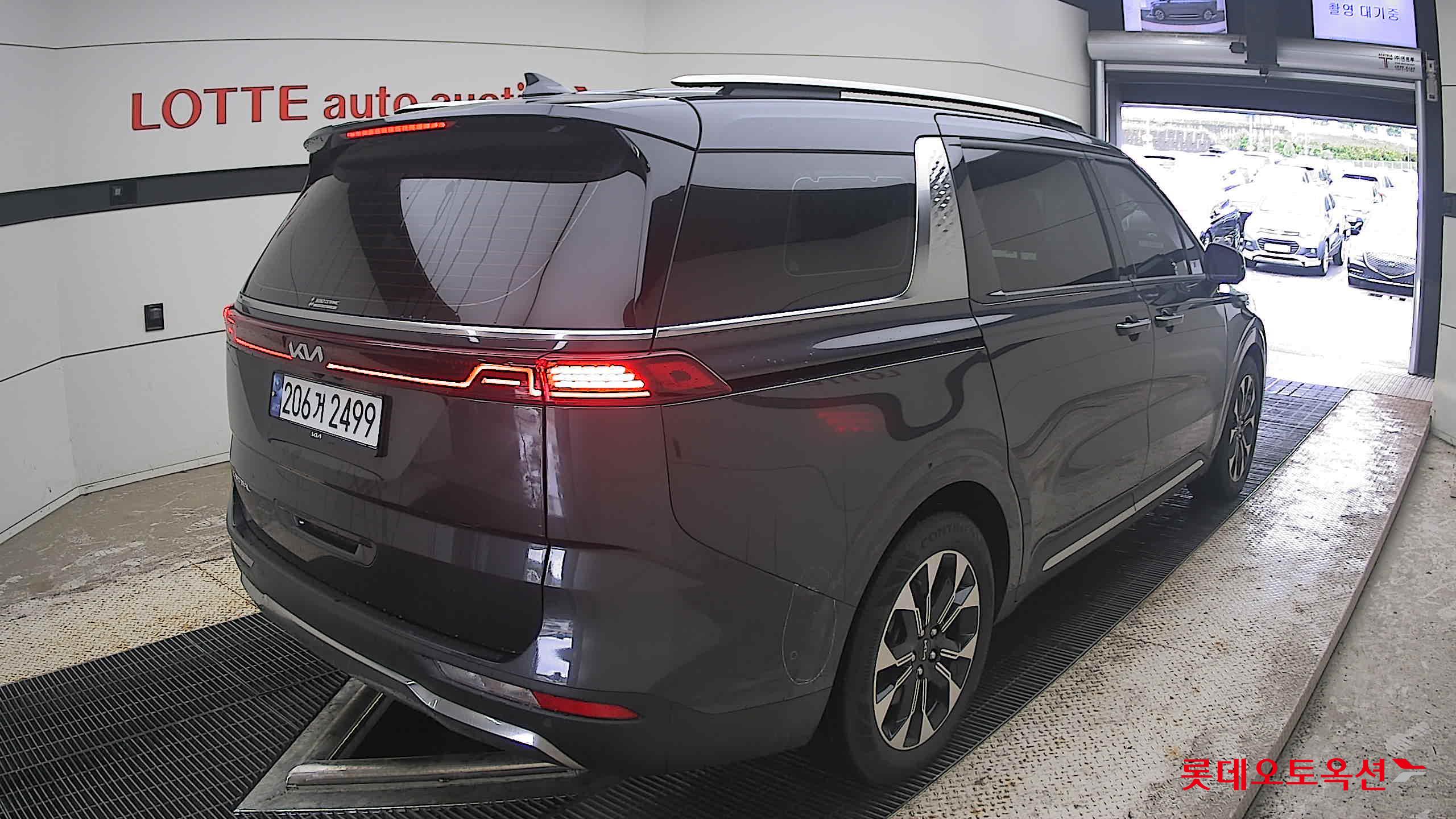 2023 - kia carnival