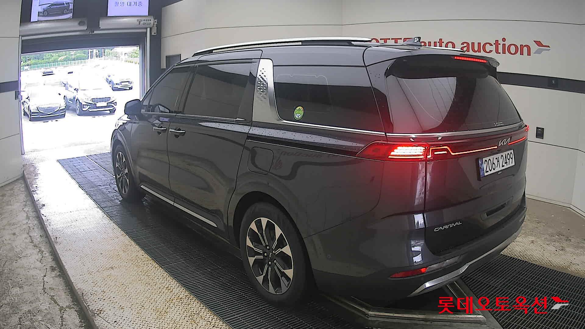 2023 - kia carnival