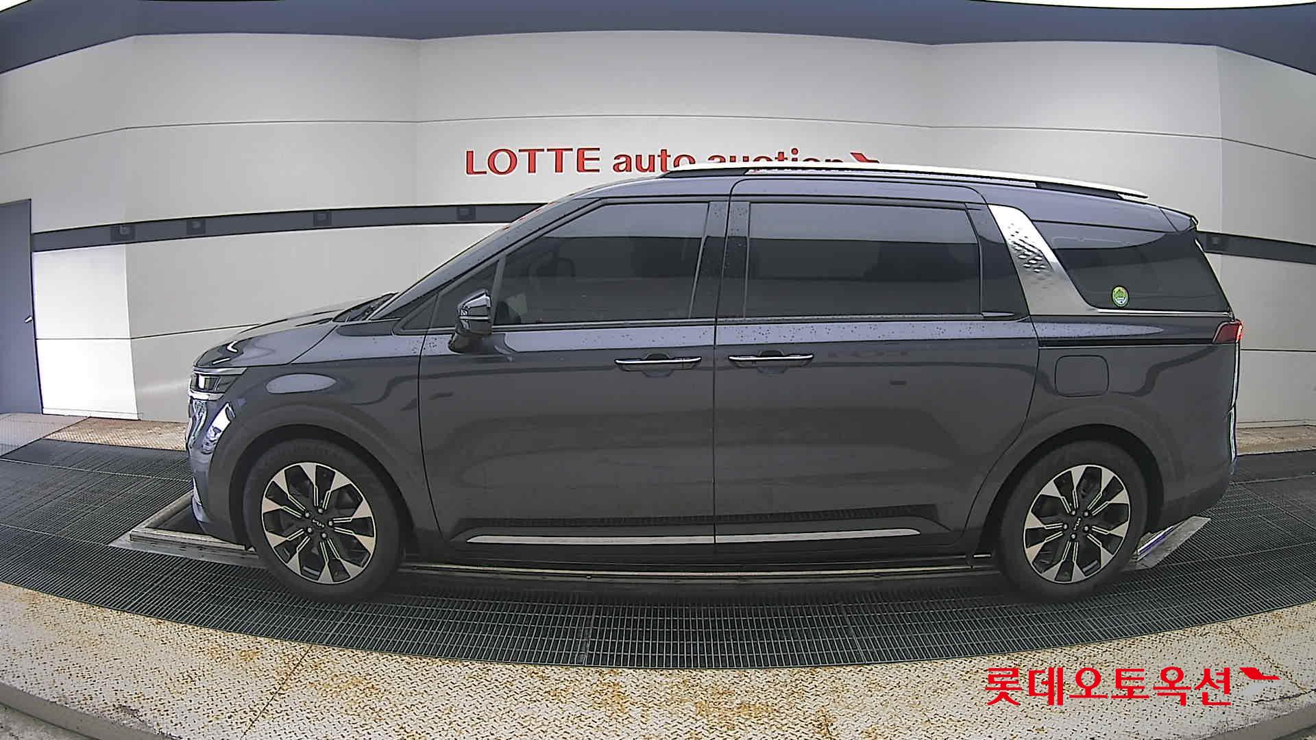 2023 - kia carnival
