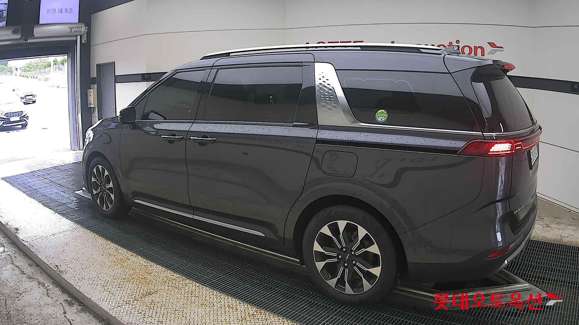 2023 - kia carnival