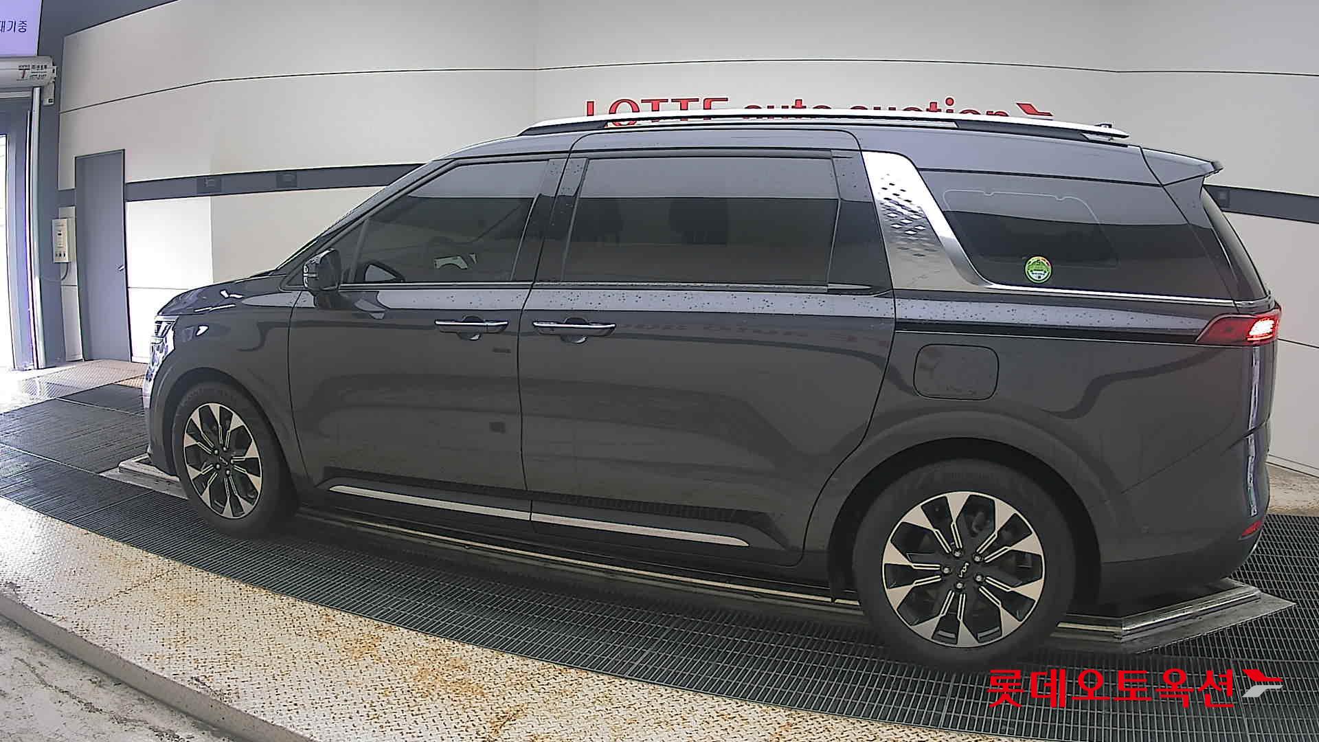2023 - kia carnival