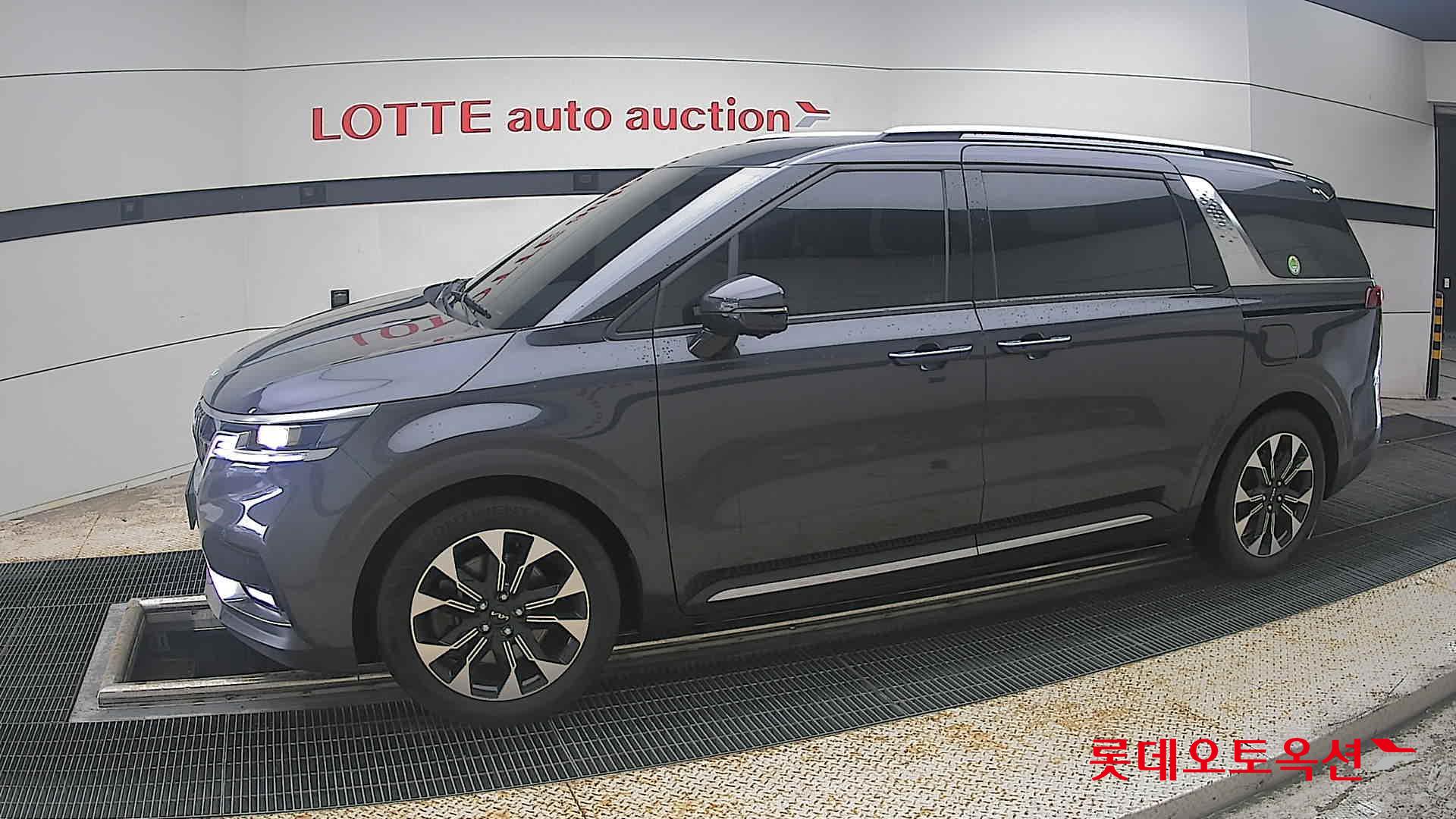 2023 - kia carnival
