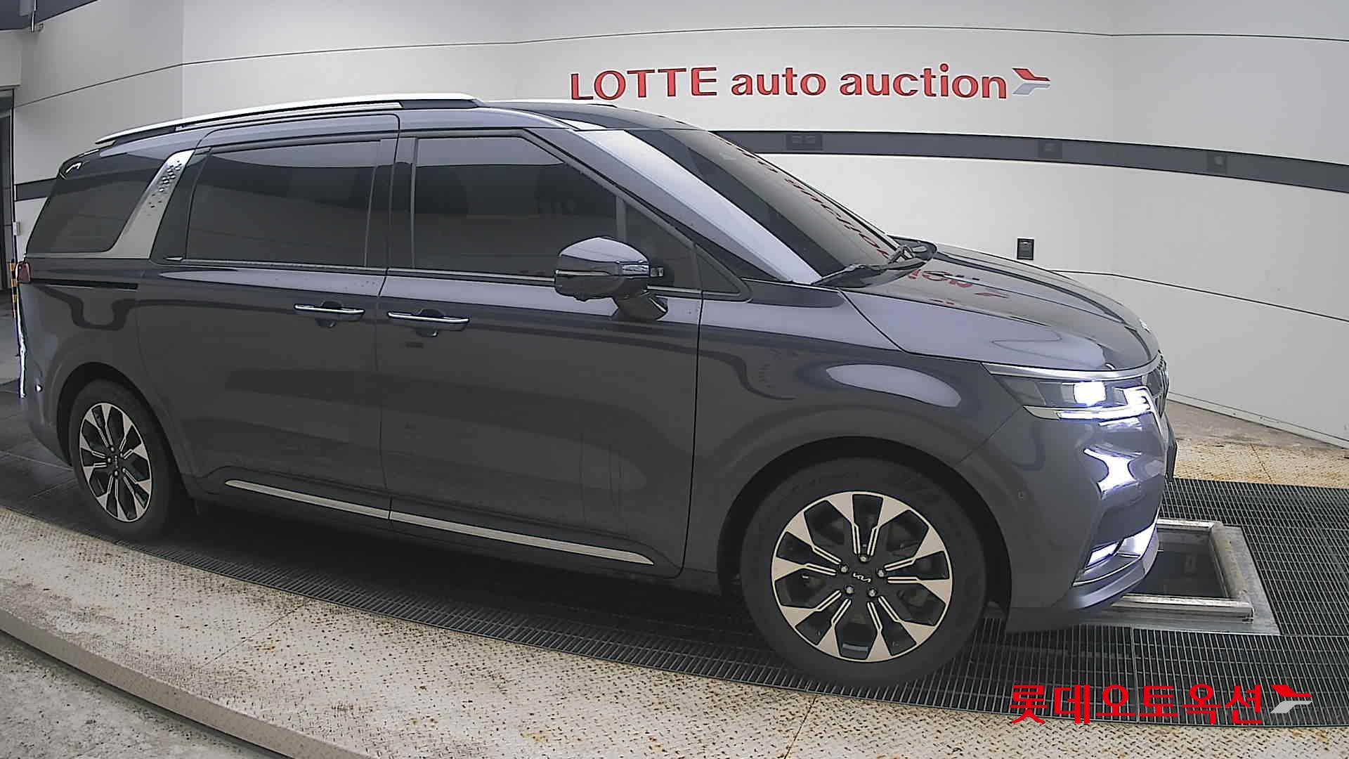 2023 - kia carnival