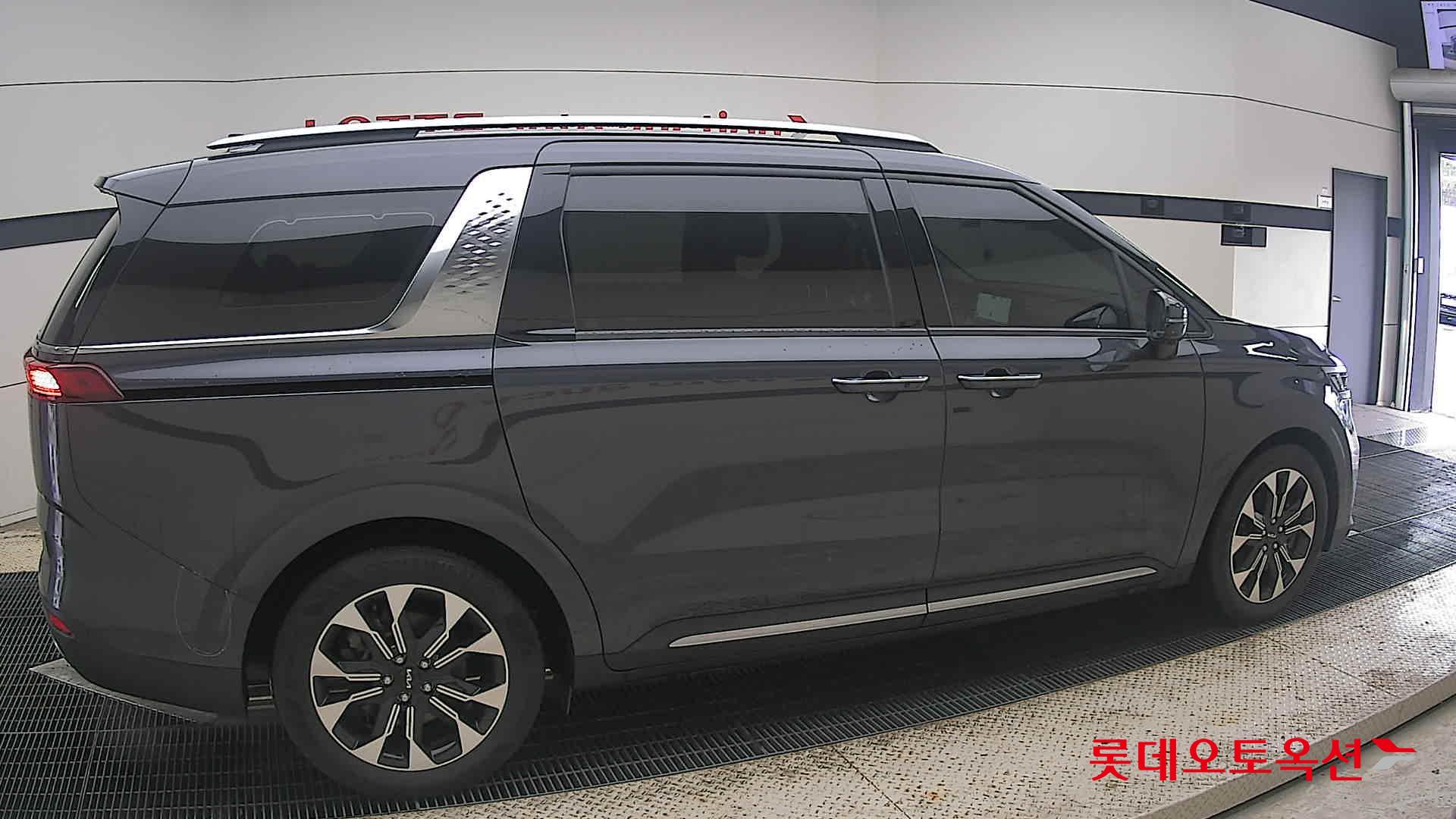 2023 - kia carnival