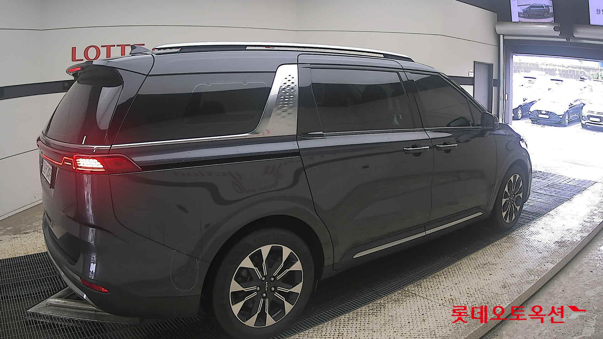 2023 - kia carnival