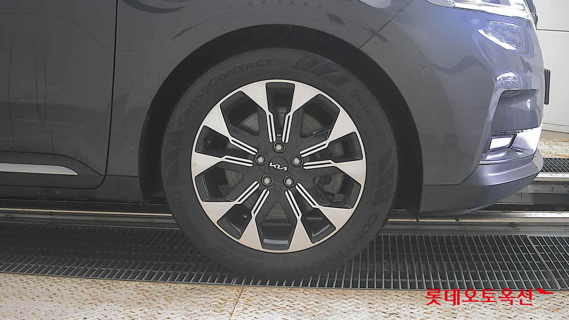 2023 - kia carnival