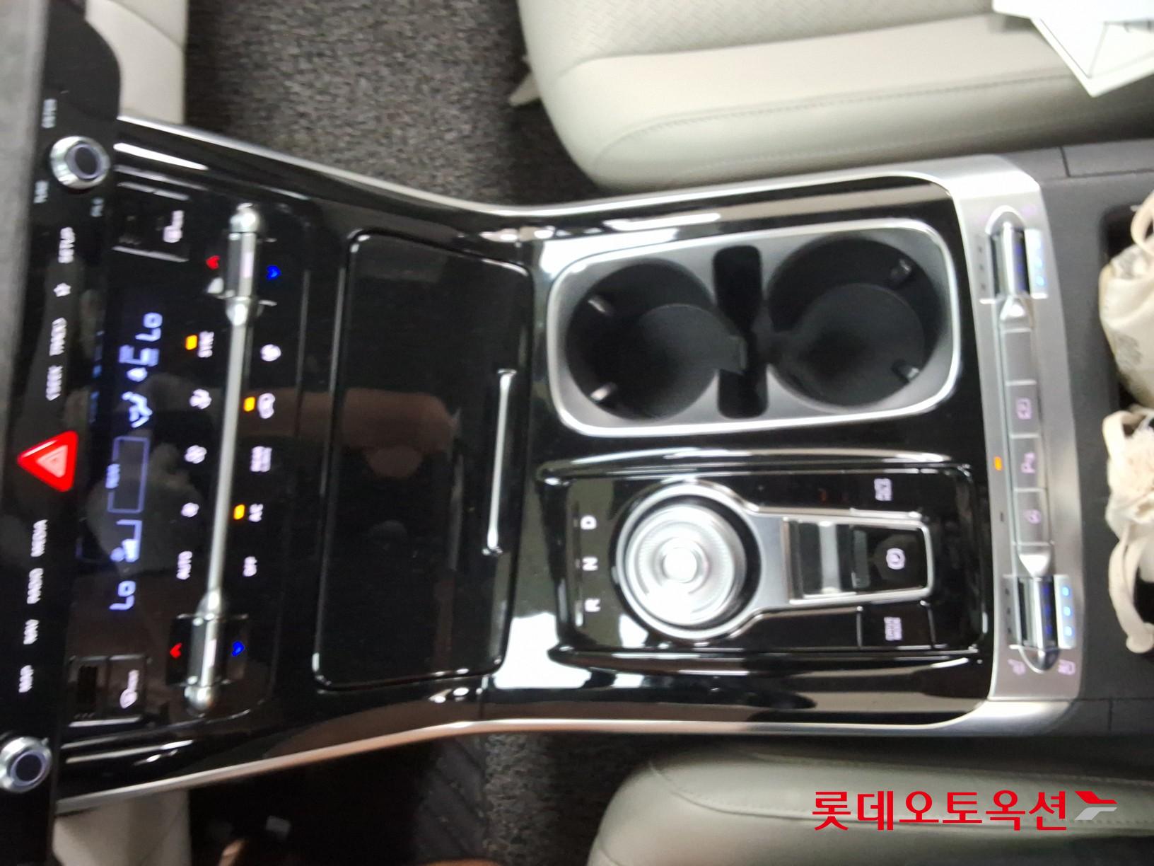 2023 - kia carnival