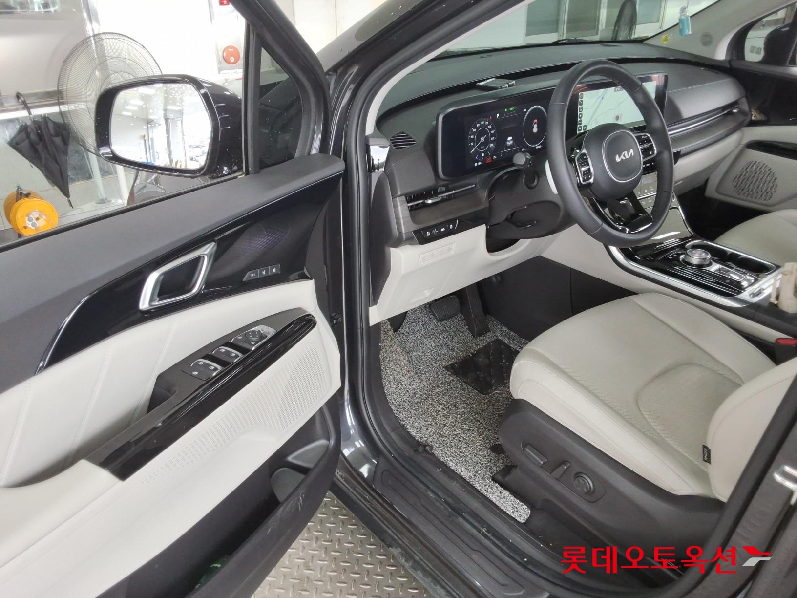 2023 - kia carnival