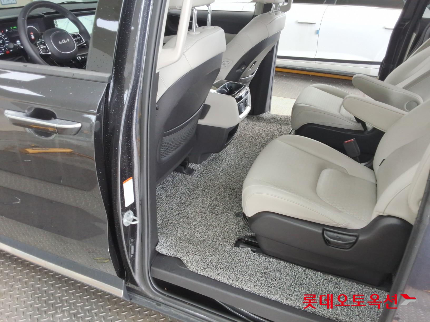 2023 - kia carnival