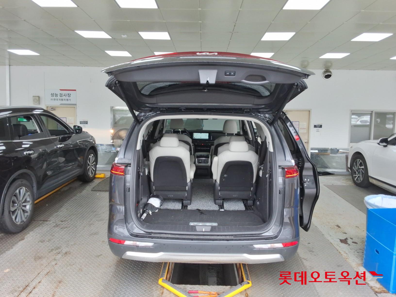 2023 - kia carnival