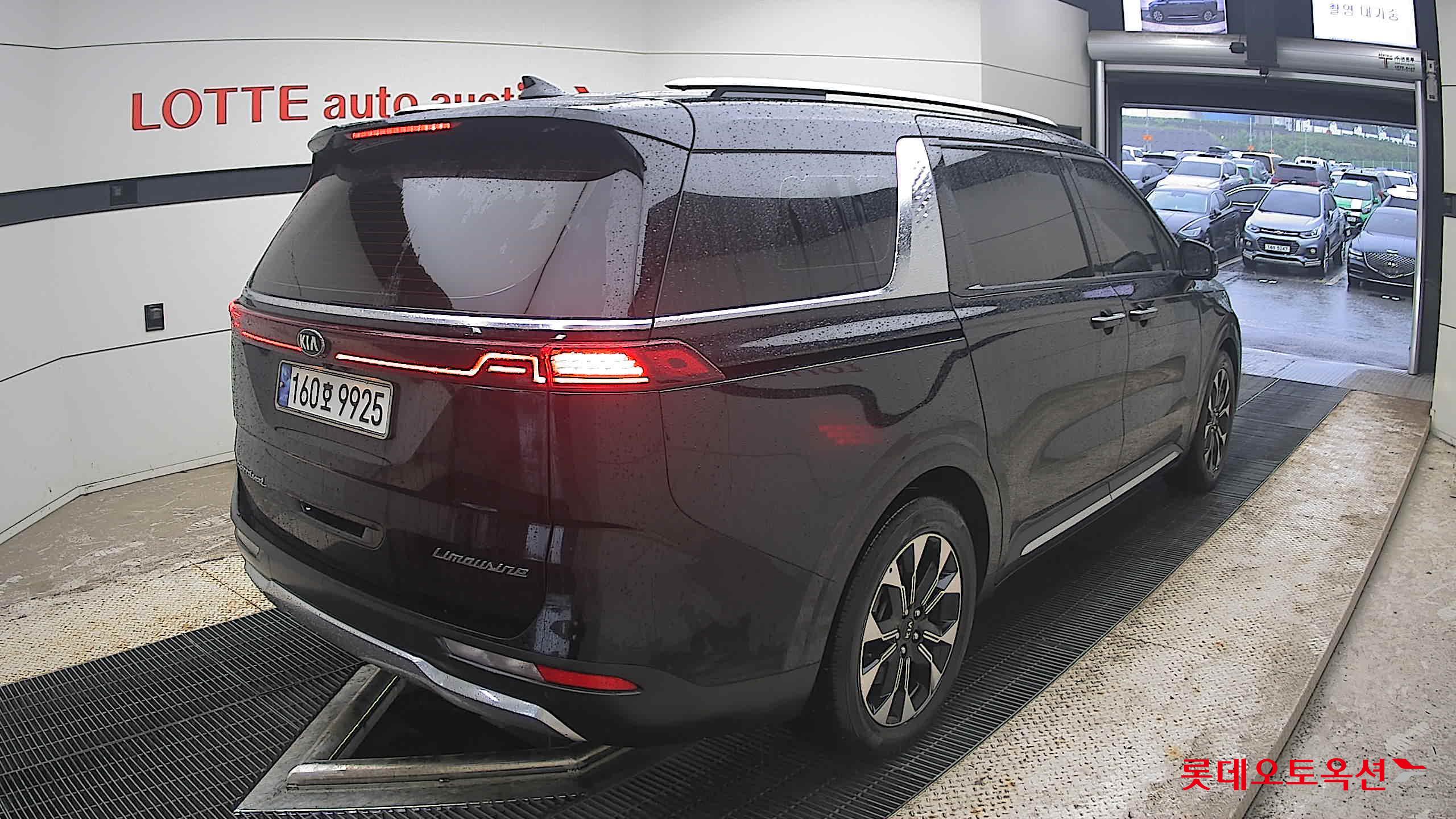 2021 - kia carnival