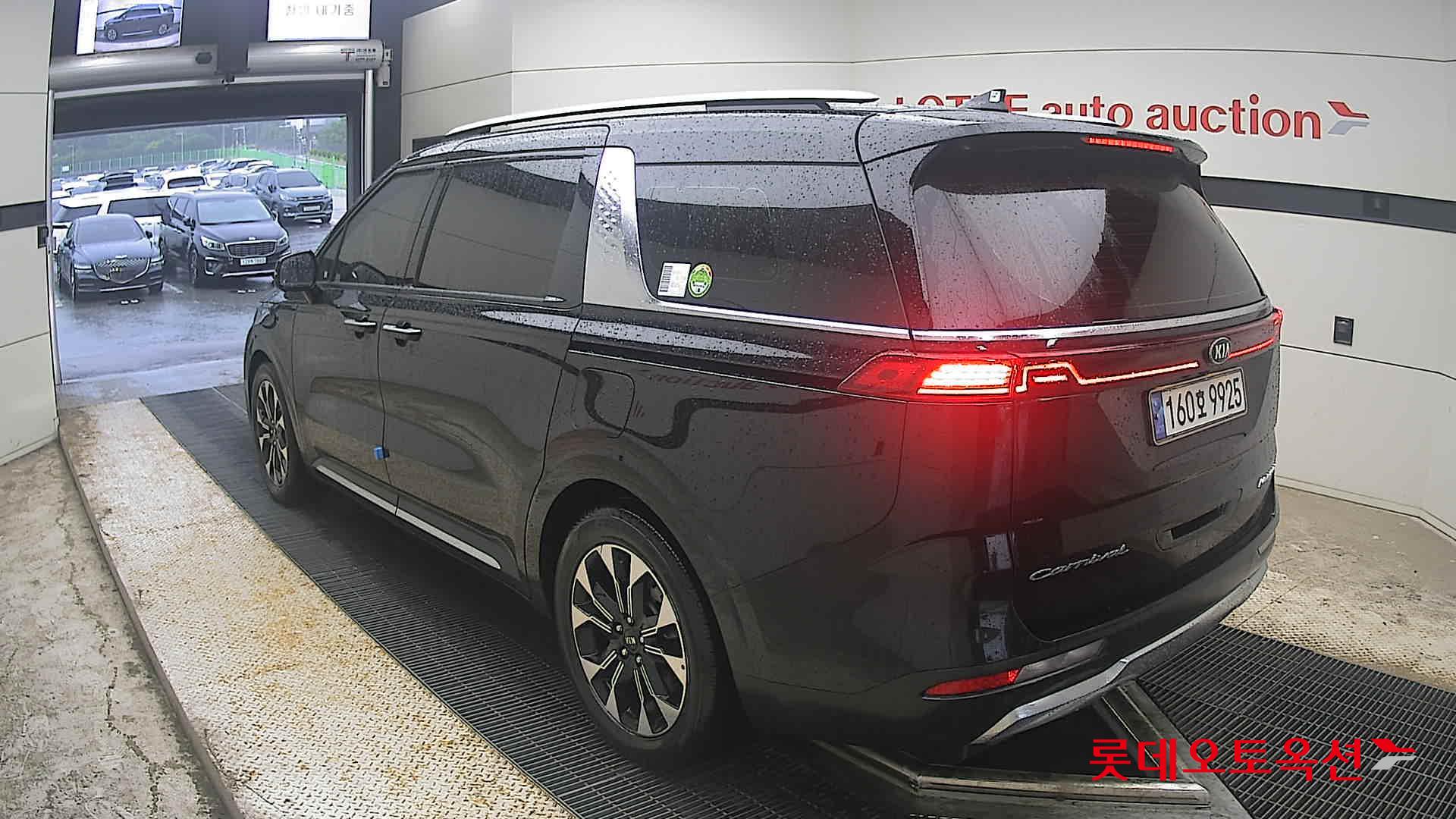 2021 - kia carnival