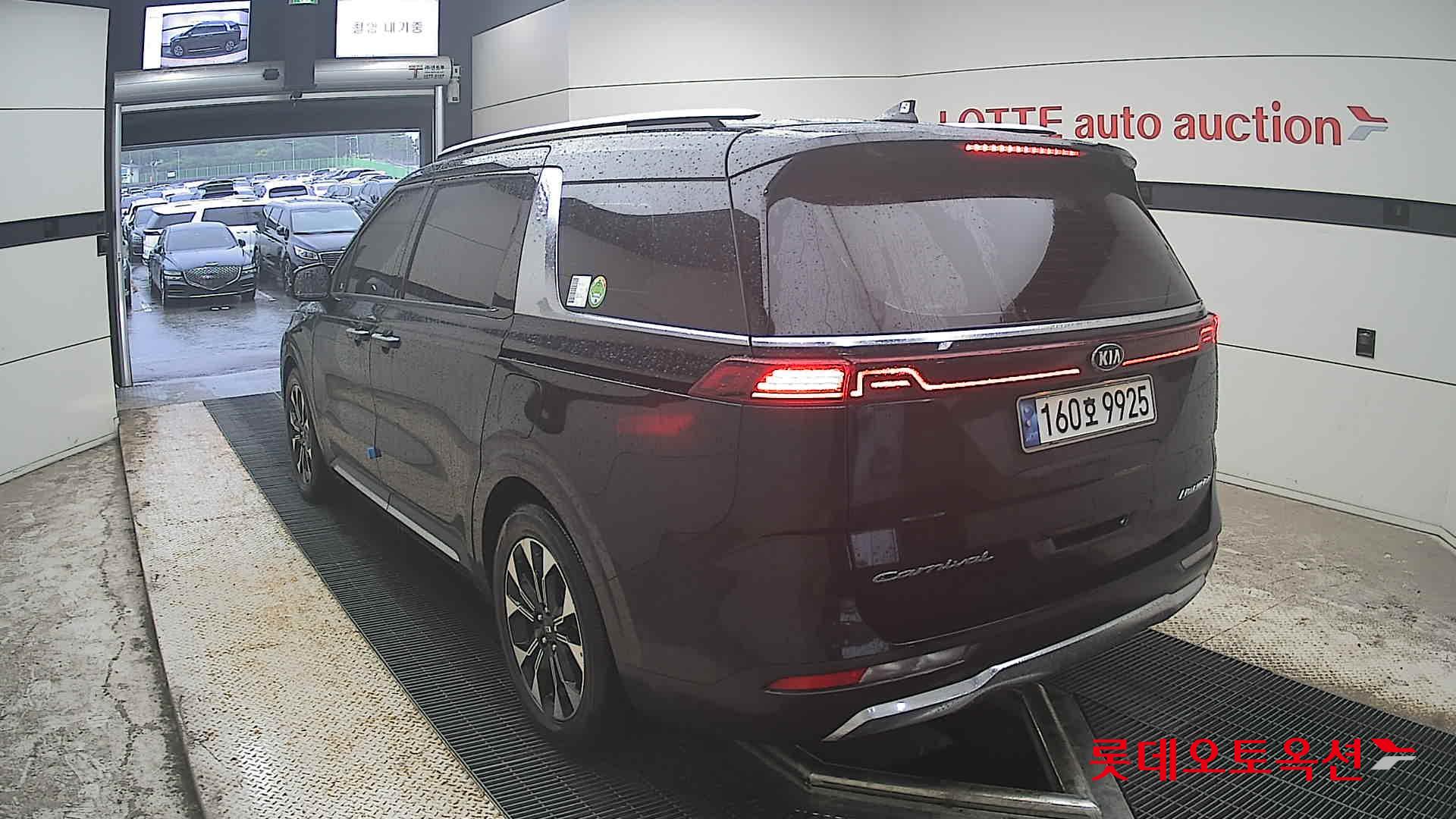 2021 - kia carnival