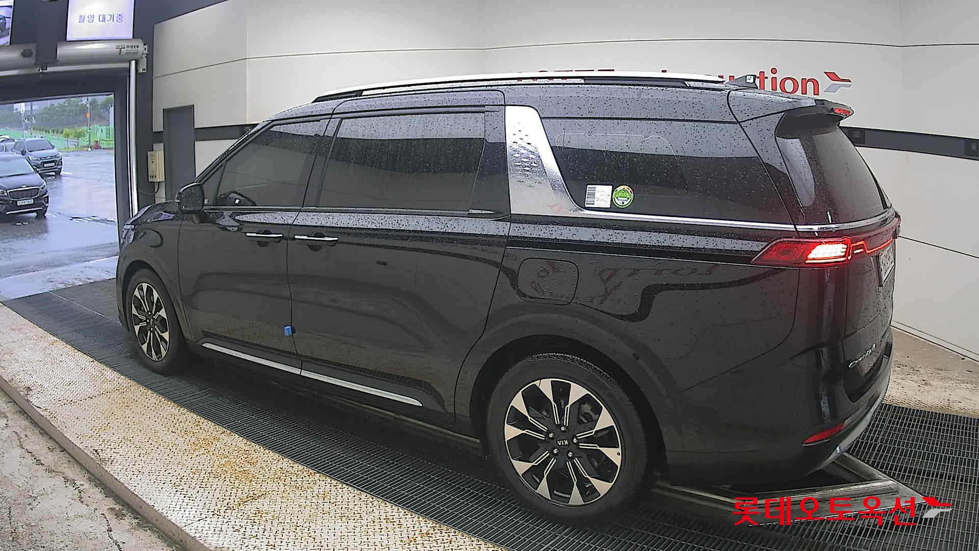 2021 - kia carnival
